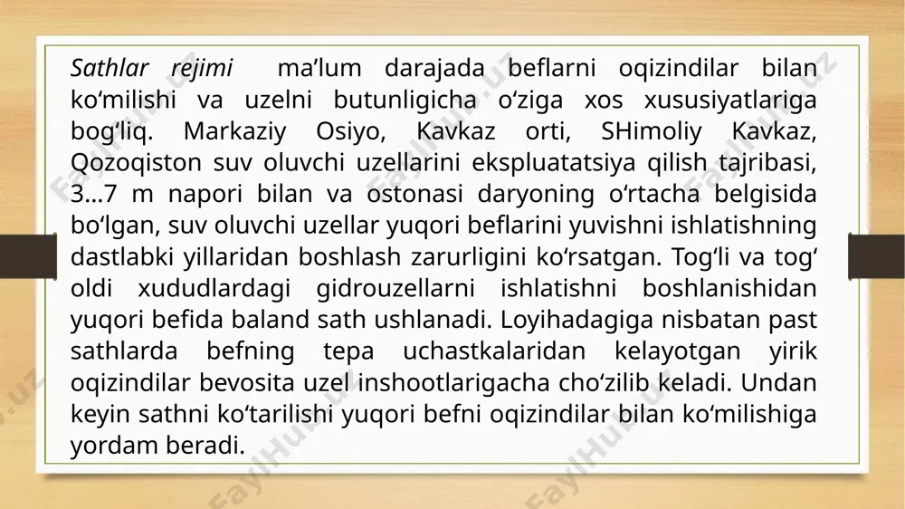 malga oshiriladi.bunda daryodan pastki befga tashlanayotgan har qanday sarfdan yuvish uchun foydalanish mumkin bo‘ladi. toshqin tushishi paytida yuvish eng yaxshi samara beradi. kam suvlilik paytida kam suv sarfi bilan yuvish, agar u suv olish sharoitini yomon ahvolga olib kelmasa, oqizindilarni unchalik katta bo‘lmagan kenglik va uzunlikga ega o‘yiq hosil qilib yuvish imkoniyatini beradi. suv olish uzelini normal ekspluatatsiya qilishda yuqori befni 4…6 m napor bilan yuvish vaqti 3…4 soat qabul qilinadi, napor 6…7 m bo‘lganda esa – 6…8 soat (a.m. muxamedov ma’lumotlari). i.i. kuxianidze esa bu vaqtni 8…10 soat qabul qilishni tavsiya qiladi. bu fikrlardan kelib chiqib shuni aytish mumkinki, yuvish vaqtiga har bir gidrouzel uchun uni gidrologik va konstruktiv xususiyatlaridan kelib chiqib aniqlik kiritilib borilishi zarur. gidrouzelni sezilarli darajada loyqa bosganda real sharoitdan kelib chiqib yuvish bir necha (ko‘p marta) marta o‘tkaziladi. energetika gidrouzellarida yuvish vaqti gesni profilaktikaga to‘xtatilgan vaqtga to‘g‘rilanadi, bu vaqt 1 sutka va undan ko‘p bo‘lishi …