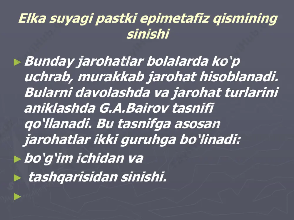 rlarni ikki guruhga bo‘lib davolanadi: ► 1. birinchi guruhga rentgen tasvirda suyakning sinishi aniqlanib, suyak bo‘laklari o‘rnidan siljimagan yoki siljigan bo‘lsa ham keyinchalik suyakning anatomik holatiga, o‘sishiga va faoliyatiga salbiy ta’sir ko‘rsatmaydigan siniq turlari kiradi. bunday bemorlar klinik va rentgenologik tekshiruvdan o‘tgandan so‘ng qo‘liga gipsli longeta qo‘yilgach, ambulatoriya sharoitida davolanadilar. ► 2. ikkinchi guruhga yelka suyagi bo‘rtiq uzra sinib suyak bo‘laklari ko‘p siljishi natijasida ularni o‘z o‘rniga qo‘yish kerak bo‘lgan bemorlar kiradi. ►