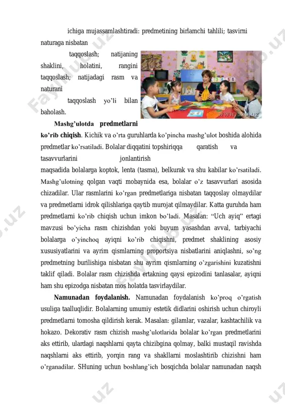 imkon bo’ladi. masalan: “uch ayiq” ertagi mavzusi bo’yicha rasm chizishdan yoki buyum yasashdan avval, tarbiyachi bolalarga o’yinchoq ayiqni ko’rib chiqishni, predmet shaklining asosiy xususiyatlarini va ayrim qismlarning proportsiya nisbatlarini aniqlashni, so’ng predmetning burilishiga nisbatan shu ayrim qismlarning o’zgarishini kuzatishni taklif qiladi. bolalar rasm chizishda ertakning qaysi epizodini tanlasalar, ayiqni ham shu epizodga nisbatan mos holatda tasvirlaydilar. namunadan foydalanish. namunadan foydalanish ko’proq o’rgatish usuliga taalluqlidir. bolalarning umumiy estetik didlarini oshirish uchun chiroyli predmetlarni tomosha qildirish kerak. masalan: gilamlar, vazalar, kashtachilik va hokazo. dekorativ rasm chizish mashg’ulotlarida bolalar ko’rgan predmetlarini aks ettirib, ulardagi naqshlarni qayta chizibgina qolmay, balki mustaqil ravishda naqshlarni aks ettirib, yorqin rang va shakllarni moslashtirib chizishni ham o’rganadilar. shuning uchun boshlang’ich bosqichda bolalar namunadan naqsh elementlarini chizib oladilar, keyinchalik elementlarni o’rnini va rangini o’zgartirib boradilar. bolalar ma’lum bir malakaga ega bo’lganlaridan keyin, bir necha xil namunalarni bolalar ixtiyoriga ko’rsatish mumkin. ba’zi mashg’ulotlarda tarbiyachi namunani qo’yadi va bolalar ko’rib chiqib, …