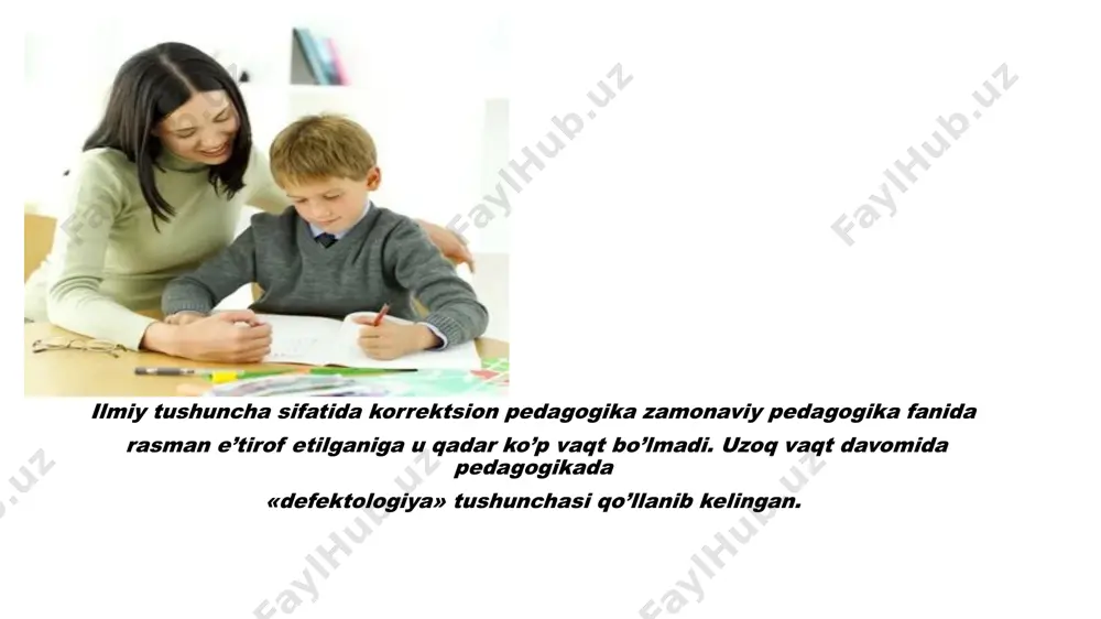 u bolaga qilgan xatolarini tgpib, ularni to‘g‘rilash^uquqini beradi. o'qituvchiniflg vazifasi esa o‘qitish emas, bolani mustaqil harakatiardshga undash. anomal bolalarni o’qitish va rivojlantirish ularni ijtimoiy hayot va mehnatga tayyorlash, ularda bilim, ko’nikma va malakalarni shakllantirishga yo’naltirilgan maqsadli jarayondir. anomal bolalar uchun ta’lim tizimi va metodlarini tanlashda bolaning yoshi va nuqsonning kelib chiqishi vaqti hisobga olinadi. eshitish yoki ko’rish qobiliyatini yo’qotish vaqti alohida ahamiyatga ega anomal bolaning rivojlanishi normal boladan ko’ra ko’proq darajada o’qitishga bog’liq. shuning uchun anomal bolalar o’qitilmasa yoki o’qitish kech boshlansa uning rivojlanishiga jiddiy zarar etkaziladi. psixik funktsiyalarning shakllanishi ortda qoladi, normal tengdoshlaridan ortda qolishi darajasi oshadi, nuqsonlar o’ta jiddiy bo’lsa aqliy rivojlanishi imkoniyatlari yuzaga chiqmay qolishi mumkin maxsus didaktikaning markaziy muammosi mehnat ta’limi va tarbiyasini tashkil etish masalasi hisoblanadi. maxsus maktablarda uni tashkil etish alohida ahamiyatga ega. binobarin, ushbu jarayonda o’quvchilar ijtimoiy hayot, shuningdek, imkoniyat darajasida kasbiy faoliyatga tayyorlash buzilgan funktsiyalarini tiklash, shuningdek, aqliy va jismoniy rivojlanish nuqsonlarining …