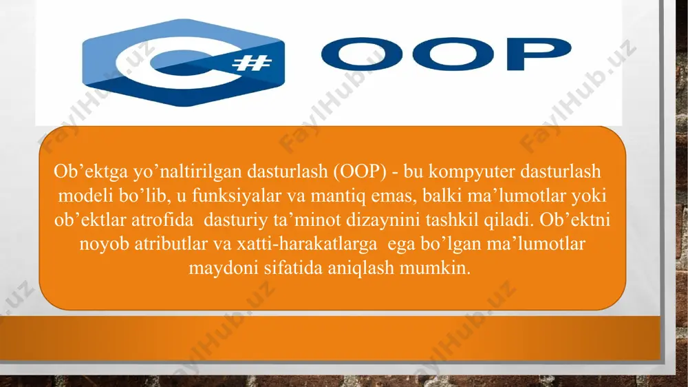 kda ishlab chiqish uchun usulni foydali qiladi. oop ning qo’shimcha afzalliklariga kodning qayta ishlatilishi, kengaytirilishi va samaradorligi kiradi. oopda birinchi qadam dasturchi manipulyatsiya qilmoqchi bo’lgan barcha ob’ektlarni to’plash va ularning bir-biri bilan qanday bog’liqligini aniqlashdir - bu mashq ma’lumotlarni modellashtirish deb nomlanadi. ob’ektga misollar ism va manzil kabi xususiyatlar bilan tavsiflangan inson kabi jismoniy shaxslardan tortib, vidjetlar kabi kichik kompyuter dasturlarigacha bo’lishi mumkin. ob’ekt ma’lum bo’lgach, u o’z ichiga olgan ma’lumotlar turini va uni boshqarishi mumkin bo’lgan har qanday mantiqiy ketma-ketlikni belgilaydigan ob’ektlar sinfi bilan etiketlanadi. har bir aniq mantiqiy ketma-ketlik usul sifatida tanilgan. ob’ektlar xabarlar deb ataladigan yaxshi belgilangan interfeyslar bilan aloqa qilishi mumkin. ob’ektga yo’naltirilgan dasturlashning tuzilishi yoki qurilish bloklari quyidagilarni o’z ichiga oladi: 1.sinflar - bu foydalanuvchi tomonidan belgilangan ma’lumotlar turlari bo’lib, ular alohida ob’ektlar, atributlar va usullar uchun loyiha sifatida ishlaydi. 2. ob’yektlar - bu maxsus belgilangan ma’lumotlar bilan yaratilgan sinf namunalari. ob’ektlar real dunyo ob’ektlariga …