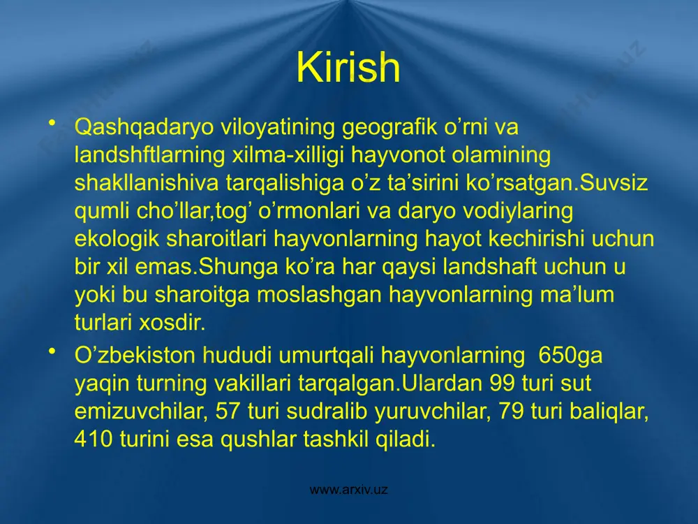 sayin o’simlik turlarining o’zgarishiga bog’liq holdahayvonot dunyosi ham o’zgarib boradi.dengiz sathidan 400-600 m dan yuqorida joylashgan bu mintaqada yillik yog’in miqdori 500 mm ga yetadi. mintaqaning ancha katta qismi lalmikor yerlar bilan band.tabiiy o’simliklar tog’ etaklarida ko’proq saqlangan. www.arxiv.uz www.arxiv.uz tulki kabi bo’ri ham tog’ oldilarida ko’p uchraydigan hayvondir.bo’ri qishda tekisliklarda, yozda esa o’rmon va alp o’tloqlari mintaqasida yashaydi.tog’dagi bo’ri chorvachilikka zarar yetkazadi , jayron va muflon kabi hayvonlarni nobud qiladi. jayra ham qishda o’simliklar ildizi bilan , bahorda o’t , yozda sabzavot , poliz ekinlari va mevalar bilan oziqlanadi. jayra qishloq xo’jaligiga zarar keltiradigan hayvonlardan biridir. adir mintaqasidagi sudralib yuruvchilardan qalqontumshuq , o’qilon , turli rang chipor ilon yoki oq ilon , tekisliklardagi kabi cho’l toshbaqalari, kaltakesak , echkiemar va yumronqoziq ancha keng tarqalgan. hisor tog’larining etaklarida juda zaharli ilon kobra (ko’zoynakli ) uchraydi. uning uzunligi 1,5 metr. u chaqqan kishisini ko’pincha o’ldiradi , lekin odamga hujum qilavermaydi.kobra zaxari …