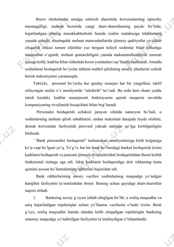 i ta’minlash va ishga solish zarur. bizning holatda so’z insoniy resurslar haqida ketmoqda. xodimlar soni tarkibiy jihatdan maqbul bo’lishi hamda vazifalar hajmiga mos kelishi lozim. shuningdek, xodimlar talab etiladigan malakaga ham ega bo’lishi darkor. va nihoyat, xodimlarning bosh g’oyaga sodiqligi hamda qisqa muddatli maqsadlar va vazifalarni bajarishdagi faolligini ham ta’minlash muhim ahamiyatga ega. bunga esa pul mukofotlaridan tashqari, ularning ijtimoiy ehtiyojlarini qondirish, salohiyatini va rivojlantirish imkoniyatini ro’yobga chiqarish kabi rag’batlar tizimi yordam beradi. 3. bank atrof-muhitdagi o’zgarishlarga moslasha olishi kerak. bu esa maqsadlarnigina emas, balki ularga erishish yo’llarini, shuningdek, tegishli ichki tuzilmalarni ham o’zgartirish va yangi voqelikka moslashtirish zarurligini bildiradi. bank ichidagi boshqaruvning muhim xususiyati umuman personalga yagona va kompleks ta’sir ko’rsatishdan iboratdir. kadrlar bilan ishlash tizimi ham aynan shu munosabatda vujudga keladi. personalni boshqarish bankni boshqarishni umumiy tizimga birlashtiradi, uni strategik yo’l-yo’riqlar va korporativ madaniyat, ilmiy-tadqiqot ishlari, xizmatlarni sotish, sifatni yaxshilash bilan bog’laydi: · ish bilan bandlikni tartibga solish, …