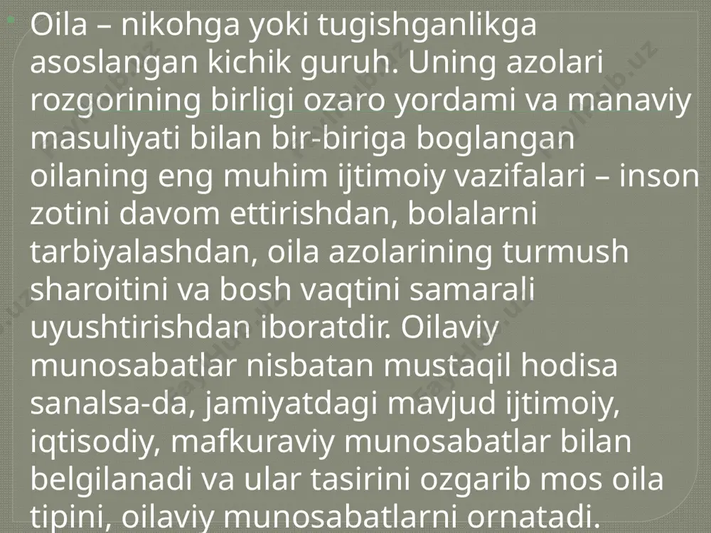arzini shakllantirish “maydonchasi” bolib, har bir insonning dastlabki gigiyenik konikmalarga organishi, undagi soglom turmush tarziga bolgan dunyoqarashning shakllanishi aynan oilada boshlanadi. ikkinchi bosqichda uy-joy sharoitlarini yaratish davom ettirilishi bilan bir qatorda oilada bolalarning tugilishi va ularning dastlabki tarbiyasi masalalari kun tartibiga chiqandi. odatda, oilalar yanada mustahkamlanish davrini otaydi. bu davrda er-xotinning bir-biriga nisbatan hurmatda bolishi, bir-birini qollab- quvatlashi, xalq maqollarining birida aytilganidek, “er-xotin qosh xokiz” qabulida ish tutilishi oilani yanada mustahkamlaydi, bolalar tarbiyasiga ijobiy tasir korsatadi. oilaning rivojlanishidagi uchinchi bosqich – bu oilaning barqarorlashuvi bolib, bunda odatda oilaning moddiy sharoitlari asosan yaratilgan boladi, er-xotin etibori joriy masalalarga qaratiladi. er-xotin bir-birini yaxshi organganligi tufayli vujudga kelgan totuvlik oilada bola tarbiyasiga ham, oila jipsligiga ham ijobiy tasir korsatadi. oila rivojlanishining songi bosqichi – oilaning sekin-asta sona borishi va uning tugashi bilan tafsiflanadi. bolalarning mustaqil oila qurib chiqib ketishi bilan yoki bir hovlida yashasalar-da har qaysining oz hayoti, oz muammolari bilan band bolib …
