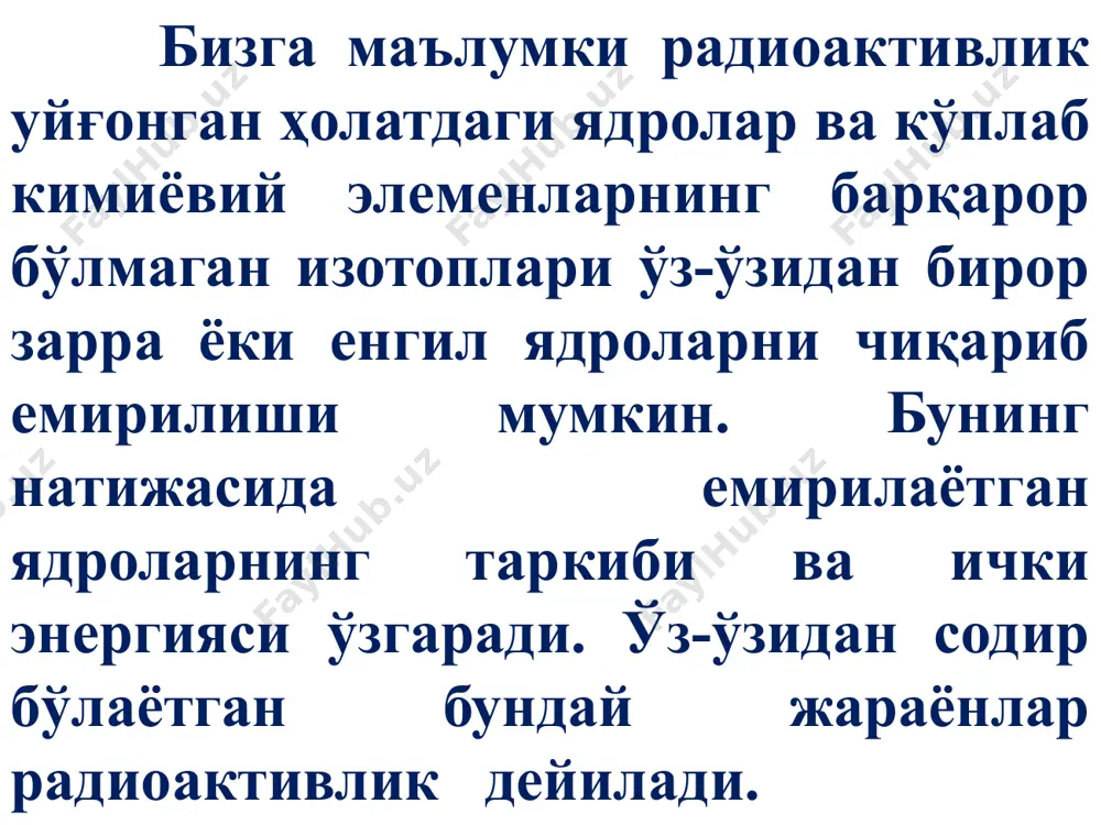 о қамраб олиши . бу билан ядро заряди биттага камайиши мумкин. масалан: электрон қамраш эҳтимоллиги атом қобиғининг ядрога энг яқин жойлашган k-қобиғи электронлари учун энг катта. бу жараёнда рентген нурлари ва чет қобиқ электронлари чиқиши кузатилади. протонлар нисбати ортиқча бўлган “она” ядро баъзан атомнинг электрон қобиқларида бир электронни қамраб олади, яъни ядро бир электронни ютади. бу ҳолда ҳам, прозитрон-парчаланишда бўлганидек битта протон нейтронга айланади. (11) электрон қамрашнинг энергиявий шарти қуйидагича ёзилади: (12) k-қамраш “она” ядронинг массаси ҳосилавий ядронинг массасидан каттароқ бўлганда кузатилади (13) k-қамраш қуйидаги ҳолатда ҳам кузатилади: (14) бета спектрнинг шакли ва нейтрино ҳосил бўлишининг тажрибавий тасдиғи. бета емирилишда электронларнинг тегишли бир неча дискрет энергия группаси кузатилиши керак эди. аммо бета парчаланиш тажрибада кузатилганда бета–зарралар қуйидаги расмдагидек узлуксиз энергия спектрига эга эканлиги маълум бўлди: расм. бета зарраларнинг энергия спектри парчаланиш энергиясини бошланғич ва ҳосила ядролар массаларини солиштириш йўли билан аниқлаш мумкин. юқорида емирилиш ва қамраш энергияси атом учун (15) …