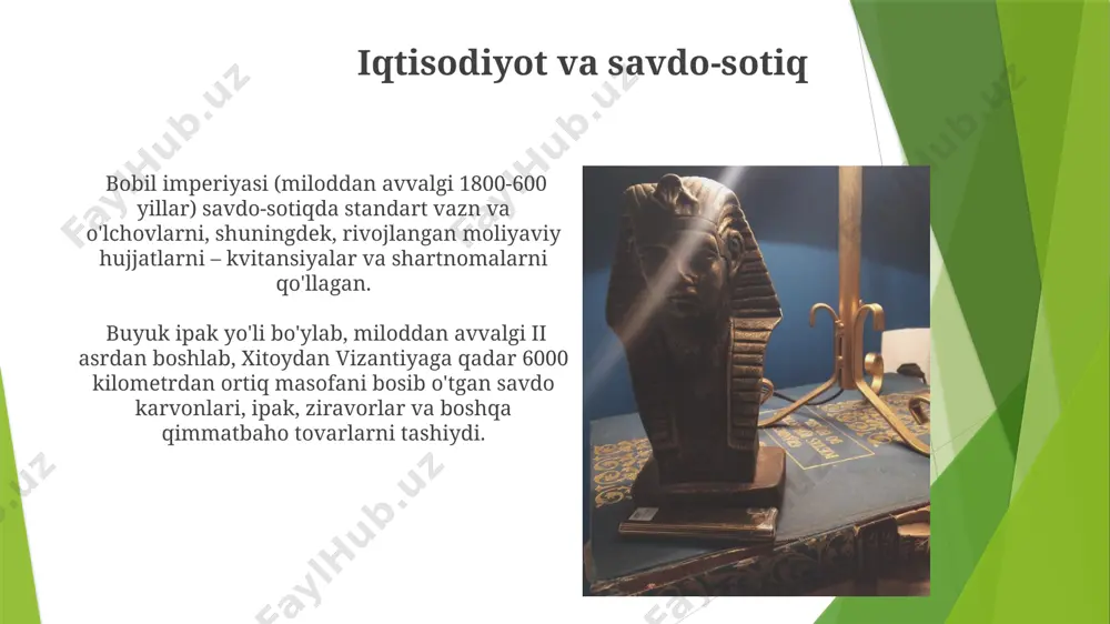 gi 2000 yillarda, ijtimoiy tuzumning mustahkamlanishi bilan birga 5ta asosiy qoida orqali shakllangan. bu qoidalar oilaviy munosabatlar, ijtimoiy iyerarxiya va diniy marosimlarni tartibga solgan. markaziy osiyoda, jumladan, samarqand va buxoroda hurmat va ehtirom madaniyati, 15 asr davomida, 300 dan ortiq yozma manbalarda, xususan, adabiyot va tarixiy yilnomalarda tasvirlangan. bu manbalar odamlararo munosabatlarning murakkab tizimini aks ettiradi. oila va jamiyat munosabatlari bobil qonunlar to'plamida (miloddan avvalgi 1750 yil), oila a'zolari o'rtasidagi munosabatlar, mulk egaligi va meros masalalari aniq tartibga solinib, 282 ta qonun oilaviy hayotga taalluqli edi. qadimgi misrda, taxminan miloddan avvalgi 3000 yilda, nil daryosi bo'yida joylashgan qishloq jamoalari oilaviy tuzumga asoslangan ijtimoiy tuzilmaga ega bo'lib, 10-20 ta oiladan iborat bo'lgan. vatanparvarlik va milliy g'urur 19-asr oxiri, turkiston general-gubernatorligi davrida milliy g‘ururni himoya qilish uchun 200 dan ziyod ziyoli qarshilik ko‘rsatgan. qadimgi buxoro amirligi davrida (16-18-asrlar) vatanparvarlik, 500 dan ortiq qo‘shinning samarqand shahrini himoya qilishdagi jasorati bilan namoyon bo‘lgan. siyosat …