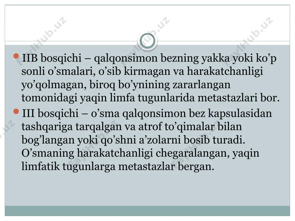 nidan bo’ladigan o’zgarishlar hisoblanadi. asab va nerv sistemasi tomonidan bo’ladigan o’zgarishlar: asabiylashish (ortiqcha ruhiy qo’zg’aluvchanlik), bezovtalik, kayfiyatning damba-dam o’zgarib turishi, badjahllik va yig’loqilik kabi belgilarda yaqqol namoyon bo’ladi. bunga qo’shimcha, simpatik nerv sistemasi aktivligining keskin ortishi: ko’p terlash, tananing barcha sohalari, ayniqsa qo’l barmoqlari tremori (qaltirashi) (mari simptomi) bilan o’tadi. yuz ko’pincha qizarib ketadi, bo’yin va ko’krak sohasi tarqaluvchan qizil dog’lar bilan qoplanadi. tana harorati o’zgarmaydi. pay reflekslari saqlangan holda yoki giperkinez kuzatiladi. bemor sochlari to’kiladi, ularning ranggi o’zgaradi, tirnoqlar mo’rtlashib, sinishi kuzatiladi. bezovtalik, qo’rquv, irodasizlik, jonsaraklik, parishonxotirlik va ko’zning chaqchayishi qayd etiladi. klinikasi va diagnostikasi ko’pchilik bemorlarda yurak-qon tomir sistemasi tomonidan buzilishlar: taxikardiya (yurak urishining tezlashishi), aritmiya, yurak sohasida og’riq xuruji, nafas qisishi, organizmda qon aylanishi etishmovchiligi erta muddatlarda birinchi o’ringa chiqadi. 1-toifadagi bemorlarda vrachlar tireotoksikozning nerv-ruhiy shakli haqida fikr yuritsalar, 2-toifadagi bemorlarni tireotoksikozning yurak qon tomirlarida ko’proq o’zgarishi bor bemorlar turiga kiritadilar. tireotoksikozda kuzatiladigan simptomlar delrimpel simptomi – …