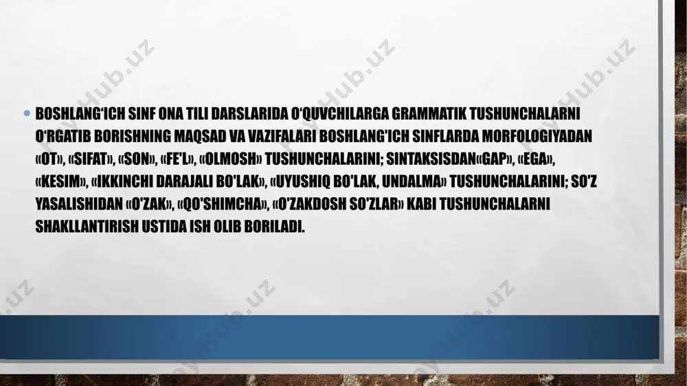 qoidalariga rioya qilib, tuzatishlarga yo'l qo'ymay va tartibli, harflarni tushirib qoldirmay, o'rnini almashtirmay, tinish belgilarini to'g'ri qo‘llab ko'chirib yozuv ko'nikmasi shakllantirilishi kerak. o'quvchilarda bu ko'nikmani hosil qilish maqsadida o'qituvchi alifbe davridan boshlab ularga ko'chirib yozuvni izchillik bilan o'rgatib boradi. o’quvchilarda ko'chirib yozuv ko'nikmasini shakllantirishga oid asosiy qoidalarga quyidagilar kiradi: 1. ko'chirib yozishdan oldin ko'chirib yozadiganingni yaxlit o'qib chiq. 2. har bir gapdagi so'zlarni bo'g'inlarga ajrat va ichda bo'g'inlab ayt. 3. ko'chirib yozganingni asliga solishtir va xatolaringni to'g'rila. ko'chirib yozuv uchun so'z, alohida gap va kichik matnlardan foydalaniladi. o’qituvchining qo'ygan maqsadiga bog'liq holda ko'chirib yozishdan oldin unga tayyorgarlik ko'riladi; bunda imlosi qiyin so'zlarni izohlab o'qish, so'zning nima uchun shunday yozilishini asoslash, o'rganilgan qoida asosida yoziladigan so'zlarni aniqlash kabi mashqlardan foydalaniladi. tilga oid tushunchalarni shakllantirish jarayoni shartli ravishda to'rt bosqichga bo'linadi: birinchi bosqich — tushunchaning muhim bеlgilarini ajratish maqsadida til matеrialini tahlil qilish. bu bosqichda ma'lum so'z va gaplarning lеksik ma'nosidan kеlib …