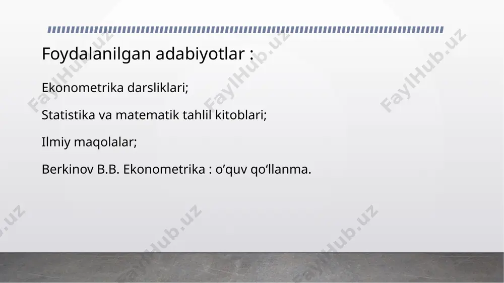 ngan komponenti o'rtasidagi og'ish tendentsiyasini tavsiflaydi. avtokorrelyatsiya tendentsiyasi vaqt seriyasining alohida tenglamalari o'rtasidagi munosabatni tavsiflaydi. chiziqli tendentsiya to‘g‘ri chiziq trend chizig‘ining eng sodda turi bo‘lib, u trendning chiziqli tenglamasi bilan ta’riflanadi. to‘g‘ri chiziq tenglamasi (chiziqli trend) quyidagi ko‘rinishga ega: bu yerda: raqamli yillar uchun trendning tenglashtirilgan darajalari; - vaqt qatorining darajalarini o‘z ichiga olgan vaqt oraliqlari yoki davrlarining raqamlari (yil, oy va b.); – trend parametrlari. ushbu chiziqli trend parametrlari tavsifi quyidagicha: – trendning son jihatdan sanoq boshi uchun qabul qilingan vaqt lahzasi yoki davri uchun o‘rtacha tenglashtirilgan darajaga teng bo‘lgan koeffitsiyent; – trendning vaqt birligi uchun qator darajalarining o‘rtacha o‘lchovini tavsiflovchi koeffitsiyent. ushbu va parametrlari qiymati eng kichik kvadratlar (ekk) usuli bo‘yicha aniqlanadi. buning uchun normal tenglamalar tizimi tuziladi. chiziqli trend uchun tenglamalar tizimi quyidagicha: ikkita nomaʼlumga ega bo‘lgan tenglamani yechish uchun vaqtni sanashning boshlanishi qatorning o‘rtasiga ko‘chiriladi. vaqt davrlarini raqamlashda qatorning naq o‘rtasidan raqamlarning teng yarmi manfiy sonlar, …