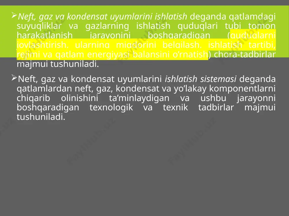 daldi. приконтурном заводнении ishlatish sistemasini loyihalashning geologik asoslari neftli qatlamni ishlatishni loyihalashda quyidagilarga amal qilish zarur: 1) qatlamning kon geologiyasi nuqtai nazaridan tavsiflash va qatlamning geologik xususiyatlariga ko’ra neft beraolishini aniqlash hamda uyumni ishlatish tadbirlarini belgilash; 2) qatlamni ishlatish bo’yicha qabul qilingan texnik-iqtisodiy sharoitlar va ishlatish muddati; 3) qatlamning turli variantlarda ishlatishda sarf qilinadigan xarajatlar. quduqlarni joylashtirish sxemasi quyidagilarni ta’minlashi lozim: 1) qatlamni yagona ob’ekt sifatida ishlatishda uni tartibga solib turishni; 2) loyihada belgilangan topshiriqqa ko’ra quduqlardan eng ko’p miqdorda neft chiqarib olishni; 3) yer qa’ridan imkon boricha ko’p neft chiqarib olishni quduqlar to’rining zichligi ko’pincha neftning qovushqoqligiga bog’liq holda tanlanadi. chunonchi, neftning qovushqoqligi unchalik yuqori bo’lmaganda (5-8 mpas dan kam) jinslarning kollektorlik xususiyatlarining har xillik darajasiga va uyumning mahsuldorligiga qarab quduq to’rining zichligini har bir quduqqa 0,24 dan 0,36-0,48 km2 maydon to’g’ri keladigan qilib loyihalash mumkin. neft qovushqoqligi 10-12 mpas dan ortiqroq bo’lsa, quduq to’rining zichligi 0,16 km2/quduq va …