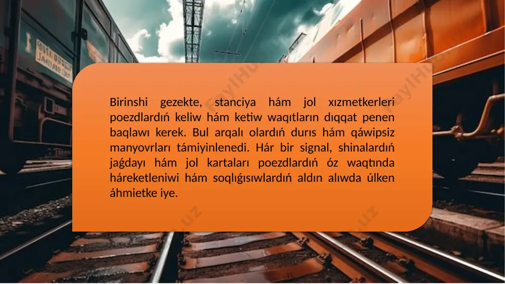 anciya xızmetkerleri jaǵdaydı jedel baqlaydı hám kerekli ilajlardı ámelge asıradı. sonıń menen birge, reje hám jol kartaların aldınnan tayarlaw xızmetkerlerge jaǵdaydı jedel bahalaw imkaniyatın beredi. rejege ámel etiw hám qáwipsizlikti támiyinlew temir jol transportında nátiyjeli hám qáwipsiz jumıs alıp barıwdıń tiykarǵı ólshemi bolıp tabıladı. belgilengen kestege qatań ámel etiw poezdlardıń óz waqtında háreketleniwin hám jolawshı jáne júk aǵımınıń muwapıqlastırılıwın támiyinleydi. sonday-aq, bul tártip jol háreketi qáwipsizligi hám stanciya jumısınıń nátiyjeli shólkemlestiriliwine xızmet etedi. rejege ámel etiw tek ǵana poezdlardıń háreketleniw kestesin orınlawdı emes, al signalizaciya, jol hám texnikalıq qurallardı belgilengen tártipte isletiwdi de óz ishine aladı. hár bir xızmetker óz wazıypasın anıq biliwi hám óz waqtında orınlawı arqalı qáwipsizlikti saqlawǵa úles qosadı. sonıń menen birge, reje turaqlı monitoring hám qadaǵalaw astında bolıwı kerek, sonda kútilmegen jaǵdaylar anıqlanıp, ilajlar kóriledi. qáwipsizlikti támiyinlew procesi reje menen tıǵız baylanıslı. máselen, poezdıń belgilengen tezlikte háreketleniwi, signal hám tosıqlarǵa ámel etiliwi hám ayrıqsha jaǵdaylarda operativ …