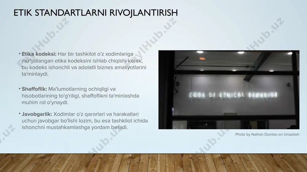 liyotlarini belgilaydi. texnologik yangiliklar: texnologik rivojlanishlar audit usullarini va vositalarini doimiy ravishda yangilab turadi. photo by tierra mallorca on unsplash xulosa va kelajak istiqbollari asosiy o'rganilgan mavzular: bu taqdimotda auditda nazorat muhiti va uning muhim elementlari, ichki audit jarayonlari, va tashqi omillar ta'siri kabi mavzular muhokama qilindi. kelajakda diqqat qaratiladigan jihatlar: texnologik rivojlanishlar va qonuniy me'yorlar yangilanishi auditorlarning malakasini oshirish va audit usullarini yangilashga undaydi. doimiy rivojlanish zarurati: audit amaliyotlarining samaradorligini oshirish uchun doimiy o'rganish va adaptatsiya muhimdir. photo by anastasia vityukova on unsplash image2.png image3.png image4.png image5.png image6.png image7.png image8.png image9.png image10.png image11.png image1.jpg