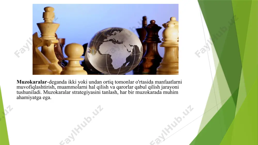 ligi: ba'zan tomonlar maqsadlariga erisha olmasligi yoki jiddiy xatolikka yo'l qo'yishadi. muzokaralar strategiyasini tanlashda etika va madaniyat etika muhimligi: muzokaralarda tomonlarning o'zaro hurmatini va adolatni saqlash muhimdir. etikaga asoslangan strategiyalar, uzoq muddatli hamkorlik va ishonchni yaratadi. madaniyat farqlari: turli madaniyatlar o'rtasida muzokaralar olib borishda, madaniy farqlarni tushunish va hurmat qilish zarur. bu, kelishuvlarga erishishda va samarali muzokara strategiyasini tanlashda yordam beradi. xulosa strategiyaning ahamiyati: muzokaralarda to'g'ri strategiyani tanlash tomonlarga o'z maqsadlariga erishish imkoniyatini beradi. boshqa tomondan, noto'g'ri tanlangan strategiya muzokaralar muvaffaqiyatsizligiga olib kelishi mumkin. kelajakdagi istiqbollar: kelajakda muzokaralar strategiyalarini tanlashda yangi yondashuvlar, texnologiyalar va global o'zgarishlar qanday rol o'ynashi mumkinligini tahlil qilish. foydalanilgan adabiyotlar 1. fisher, r., & ury, w. (1981). getting to yes: negotiating agreement without giving in. houghton mifflin 2. raiffa, h. (2002). the art and science of negotiation. harvard university press. 3. fayllar.org. (2023). 12-mavzu. biznesda muzokara strategiyalari reja: biznes muzokaralari. muzokaraga tayyorgarlik ko’rish. 4. lewicki, r. …