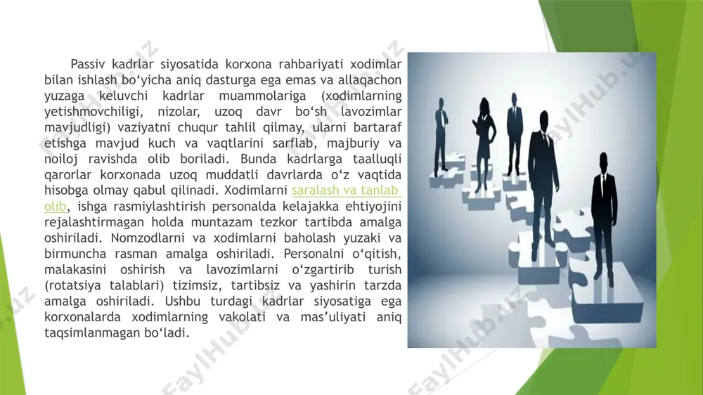 turlarini ishlab chiqadi. kadrlar siyosatining bunday turida korxonalarda kadrlarga talablarni rejalashtirish qisqa va o‘rta muddatli davrlarda amalga oshiriladi, personalni o‘qitish bo‘yicha vazifalar ham o‘sha muddatlarda qo‘yiladi. faol kadrlar siyosatida tashkilot rahbariyati nafaqat kadrlar prognozi, balki kadrlar holatiga ta’sir etuvchi vositalarga ham ega bo‘lib, zarur hollarda maqsadli kadrlar dasturini ishlab chiqishi mumkin. ushbu turdagi kadrlar siyosatida korxonada ishlab chiqarish muhiti, personalni rag‘batlantirish monitoringi o‘tkaziladi. faol kadrlar siyosati oqilona va avantyuristik bo‘lishi mumkin. tashkilot rahbariyati oqilona kadrlar siyosatida kadrlar holatini rivojlantirish borasida asosli prognozga ega va vaziyatni rivojlantirish (inqirozgacha) turli xil ssenariyalari asosida kadrlar bilan olib boriladigan faoliyat bo‘yicha qisqa, o‘rta va uzoq muddatli ish rejalariga ega bo‘ladi. avantyuristik kadrlar siyosatida tashkilot rahbariyati kadrlar holatini rivojlantirish borasida asosli prognozga ega emas, ammo unga ta’sir ko‘rsatishga intiladi. natijada korxonaning vakant joylarini kadrlar bilan to‘ldirish va ularni rivojlantirish bo‘yicha yetarli darajada asoslanmagan ish rejalari tuziladi. kadrlar siyosatining tashqi yoki ichki muhitiga, personalning tarkibini shakllantirishda …