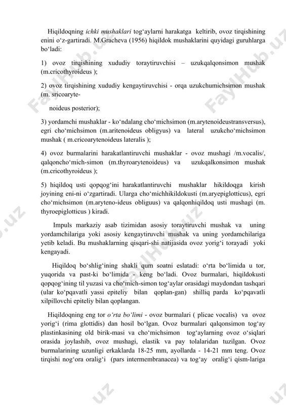qoncho‘mich-simon (m.thyroarytenoideus) va uzukqalkonsimon mushak (m.cricothyroideus ); 5) hiqildoq usti qopqog‘ini harakatlantiruvchi mushaklar hikildoqga kirish joyining eni-ni o‘zgartiradi. ularga cho‘michhikildokusti (m.aryepiglotticus), egri cho‘michsimon (m.aryteno-ideus obliguus) va qalqonhiqildoq usti mushagi (m. thyroepiglotticus ) kiradi. impuls markaziy asab tizimidan asosiy toraytiruvchi mushak va uning yordamchilariga yoki asosiy kengaytiruvchi mushak va uning yordamchilariga yetib keladi. bu mushaklarning qisqari-shi natijasida ovoz yorig‘i torayadi yoki kengayadi. hiqildoq bo‘shlig‘ining shakli qum soatni eslatadi: o‘rta bo‘limida u tor, yuqorida va past-ki bo‘limida - keng bo‘ladi. ovoz burmalari, hiqildokusti qopqog‘ining til yuzasi va cho‘mich-simon tog‘aylar orasidagi maydondan tashqari (ular ko‘pqavatli yassi epiteliy bilan qoplan-gan) shilliq parda ko‘pqavatli xilpillovchi epiteliy bilan qoplangan. hiqildoqning eng tor o‘rta bo‘limi - ovoz burmalari ( plicae vocalis) va ovoz yorig‘i (rima glottidis) dan hosil bo‘lgan. ovoz burmalari qalqonsimon tog‘ay plastinkasining old birik-masi va cho‘michsimon tog‘aylarning ovoz o‘siqlari orasida joylashib, ovoz mushagi, elastik va pay tolalaridan tuzilgan. ovoz burmalarining uzunligi erkaklarda 18-25 mm, ayollarda …