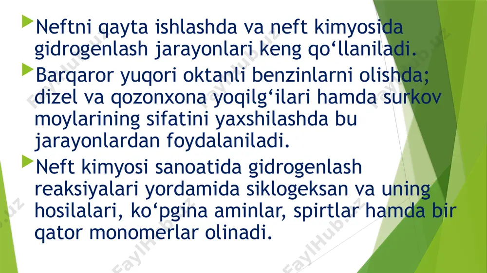 alshmasi haroratlari muvozanatini saqlash uchun reaktor balandligi bo’yicha katalizator qatlamlari orasidagi bo’limga sovitilgan vodorod saqlovchi gaz kiritish kuzda tutilgan. gidrokreking texnologik qurilmasi odatda asosiy ikki reaktor va fraksiyalash bloklaridan tuzilgan. bundan tashqari gazlarni vodorod sul’fiddan tozalash bloki xam mavjud. qurilma quvvati 13000 metr kub\sutkagacha etishi mumkin. 4.jarayonning makrokinetikasi. gidrokreking jarayoni sharoitida xomashyoning o‘zgarishi quyidagi yo‘nalishlar bo‘yicha boradi. birinchi navbatda uglevodorod bo‘lmagan birikmalar gidrogenolizga duchor bo‘ladi, buning natijasida xomashyodan geteroatomlar h2o, nh3, h2s tarzida chiqarib yuboriladi. bir vaqtning o‘zida to‘yinmagan xarakterga ega bo‘lgan uglevodorodlarning gidrogenlanishi sodir bo‘ladi. polisiklik arenlar va sikloalkanlar almashingan monotsikliklargacha gidrogenlanadi. alkanlar izomerlanish va parchalanishga duchor bo‘ladi. oxirgi aromatik halqaning to‘yinishi va alkan hamda monotsikloalkanlarning gidrogenolizi ancha qiyinroq (qattiqroq sharoitda yoki faolroq katalizatorlar ishtirokida) sodir bo‘ladi. sanoatda gidrokreking. maqsadli vazifasiga qarab sanoatda tatbiq etilgan gidrokreking jarayonlarini quyidagilarga bo‘lish mumkin: suyuq holatdagi neft gazini, neft kimyoviy sintez uchun izotuzilishli c4–c5 uglevodorodlarni va avtomobil benzinlari uchun engil yuqori oktanli komponentni …