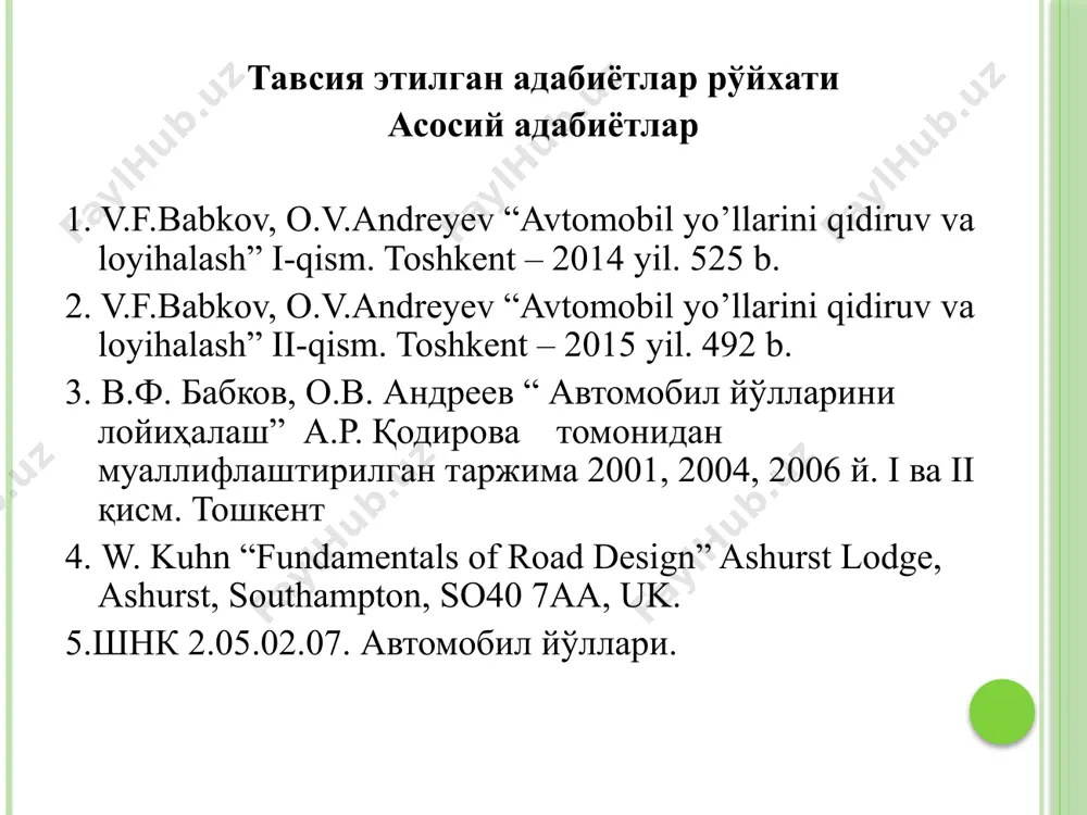 b ketayotganini sezmaydi.  = 0,15 bo`lganida egri bo`ylab harakatlanish kuchsiz seziladi,  = 0,2 bo`lganida esa yo`lovchi harakatni aniq bilib, o`ng`aysizlik sezadi.  = 0,3 bolganida to`g`ri uchastkadan egri uchastkaga o`tish turtki kabi seziladi va yo`lovchi yon tomonga og`adi. shu sababli harakat vaqtida yo`lovchilarga qulaylik yaratish uchun ko`ndalang kuch koeffitsiyenti  egri uchastkada 0,15 dan, murakkab sharoitlarda esa 0,2 dan oshmasligi lozim. agar yo`l ochiq tekis joyda quriladigan bo`lsa, radiusni kattalashtirish uning uzunligini qisqartiradi va qurilish hamda transport harajatlarini kamaytiradi. shuning uchun trassa o`tkazish uchun qulay sharoitlarda barcha toifadagi yo`llar uchun iloji boricha egri chiziqlarning katta radiuslarini belgilab, kamida 3000 m qilib olish kerak, bunday egri uchastkalarda harakatlanish sharoitlari amalda to`g`ri uchastkalarda harakatlanishdan farq qilmaydi. qiyin sharoitlarda plandagi egri chiziqlarning radiuslari harakat tezligiga bog`liq holda avtomobil yo`llarini loyihalashda quyidagicha joiz miqdorda belgilanadi: hisobiy harakat tezligi, km/soat 150 120 100 80 60 50 40 30 yo`lning toifasi i ii iii …