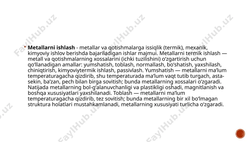 urada bir oz sovitish. bunda metall buyumlar sirtqi qatlamlarining kimyoviy tarkibi, strukturasi va xususiyati oʻzgaradi. bunga azotlash, xromlash, metallash va boshqalar kiradi. fazaviy o’tishlar biz suyuq gazsimon holatlarning qattiq holatga o’tishi, ya’ni kristallanish va aksincha o’tish, erish va qaynashni bilamiz. suyuqlikning bug’ga o’tishini -bug’lanishni va aksincha o’tish - kondensatsiyani ham bilamiz. bu barcha fazaviy o’tishlarda jism yoki tegishli o’tishning yashirin issiqligi (erish isiqqligi, bug’lanish issiqliki va h.k) sifatida energiya ajratadi yoki energiya yutadi. energiyaning yoki energiya bilan bog’liq bo’lgan boshqa kattaliklar, masalan, zichlikning sakrashsimon o’zgarishi bilan boradigan fazaviy o’tishlar birinchi tur fazaviy o’tishlar deb ataladi. birinchi tur fazaviy o’tishlar uchun modda xossalarining sakrashsimon, ya’ni juda qisqa temperaturalar intervalida o’zgarishi xarakterlidir. binobarin, aniq o’tish temperaturasi yoki o’tish nuqtasi haqida, masalan, qaynash nuqtasi, erish nuqtasi va hokazo haqida gapirish mumkin. fazaviy o’tishlar temperaturalari tashqi parametr - p bosimga bog’liq; berilgan temperaturada o’tish sodir bo’ladi. fazaviy muvozanat chizig’i bizga ma’lum bo’lgan klapeyron-klauzius tenglamasi …