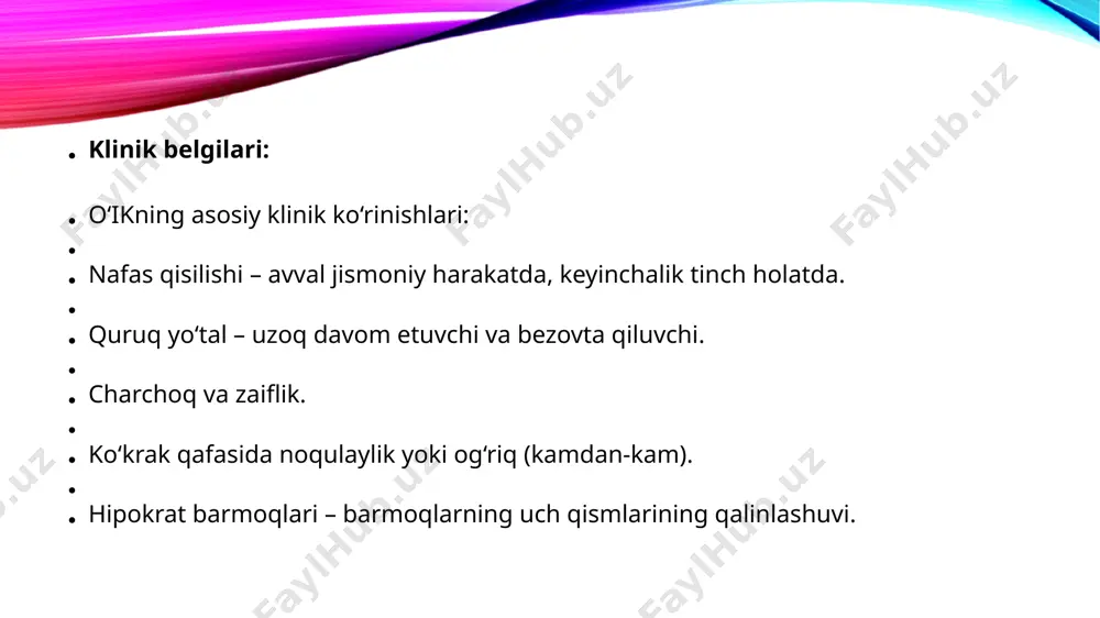 g elastikligini kamaytirib, gaz almashinuvi buzilishiga olib keladi.‍ ‍ kasallik rivojlanishi bilan o‘pkaning nafas olish maydoni kamayadi va nafas yetishmovchiligi yuzaga keladi.‍ klinik belgilari:‍ fibrozlanuvchi alveolit asta-sekin rivojlanadi va quyidagi belgilarga ega:‍ nafas qisilishi: dastlab jismoniy faollikda, keyinchalik tinch holatda.‍ quruq yo‘tal: surunkali va bezovta qiluvchi.‍ charchoq va zaiflik.‍‍ ko‘krak qafasida og‘riq: kam uchraydi.‍ hipokrat barmoqlari: barmoqlar uch qismidagi qalinlashish.‍ teri va shilliq qavatlarning ko‘karishi (sianoz): og‘ir nafas yetishmovchiligida.‍ fibrozlanuvchi alveolitda nafas tizimining fizik tekshiruvlari (perkussiya, palpatsiya va auskultatsiya) natijasida quyidagi o‘zgarishlar kuzatiladi:‍ perkussiya‍‍ kasallikning dastlabki bosqichlarida o‘zgarishlar bo‘lmasligi mumkin.‍‍ fibroz rivojlanishi bilan o‘pka to‘qimasi zichlashadi, shuning uchun qo‘pol, qattiq ovoz eshitilishi mumkin.‍ ayrim hollarda perkussiya paytida jiddiy patologik o‘zgarishlar bo‘lmaydi, chunki interstitsial to‘qima alveolalarga nisbatan zichroq ta’sir qiladi.‍ palpatsiya‍ torakal (ko‘krak qafasi) harakatining cheklanishi:‍ o‘pkaning elastikligi pasayishi sababli ko‘krak qafasining nafas olish paytidagi kengayishi chegaralangan.‍ ko‘krakning pastki qismida harakat chegaralanganligi seziladi. ovoz tebranishining (vokal tremor) kuchayishi yoki zaiflashishi:‍ fibroz …