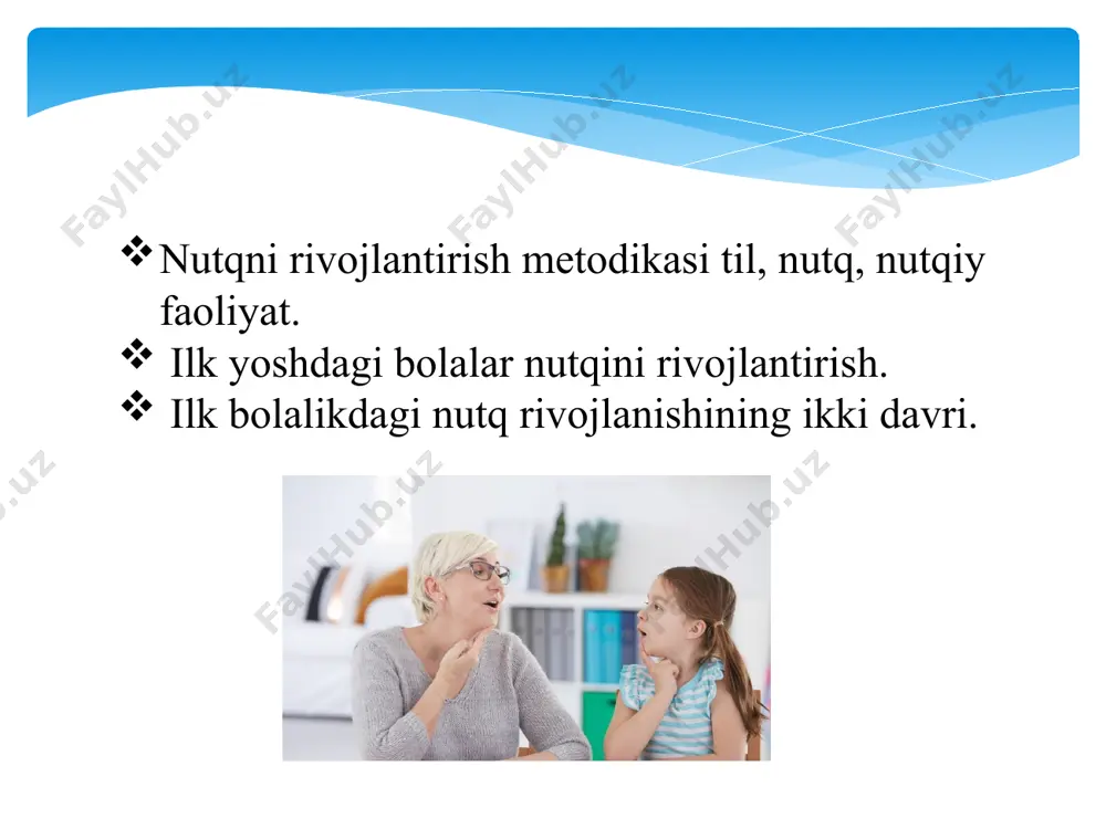 sligidan qat’i nazar, ro‘y beradi. uning ixtiyorida faqat ovoz munosabatlari va imo-ishoralargina mavjud. dastlabki so‘zlar emotsional ifodaliligi, vaziyatga mosligi va kommunikativ yo‘naltirilganligi bilan ajralib turadi. bunday nutq avtonom yoki vaziyatga oid nutq deb ataladi, u faqat bola atrofidagi muhit bilan yaxshi tanish bo‘lgan yaqinlarigagina tushunarlidir. so‘zni dastlabki tushunish muayyan vaziyatni qabul qilish bilan uyg‘unlashgandir. ilk so‘zlar muayyan narsalarga taalluqli bo‘lib, umumlashtiruvchi xususiyatga ega emas (soat deganda faqat devorda osilib turadigan soatlar tushuniladi). so‘z bola xulqining umumiy ko‘rinishidan joy oladi va u imo-ishora, qo‘l harakatlari, qarash-nigohlar, ifodali vositalar bilan birgalikda bir so‘zli fikrni bildirishga olib keladi («xayr», «ber», «ol»). bir yoshdan uch yoshgacha bo‘lgan davrda bola rivojlanishiga oid ijtimoiy vaziyat sezilarli darajada o‘zgaradi. o‘z yaqinlari bo‘lmish kattalar bilan birgalikda bolaning muloqot doirasiga birinchi navbatda kichkintoyning diqqat-e’tibor va g‘amxo‘rlikka bo‘lgan ehtiyojini qondirishi lozim bo‘lgan boshqa kattalar (maktabgacha ta’lim muassasalari xodimlari, tarbiyachi yordamchisi) ham kirib kela boshlaydilar. bunday sharoitda ilk yoshdagi bolalarda kattalar …