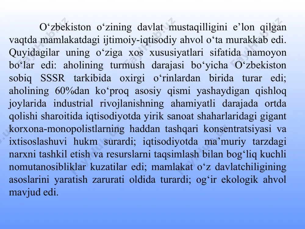 dosh respublikalar qatorida o‘zbekiston aholisining ham yashash sharoitlarini og‘irlashtirib, uni ko‘plab muammolar iskanjasiga solib qo‘ygan edi. jumladan; respublikada demografik vaziyatning murakkabligi. o‘zbekistonda aholining o‘sish sur’atlari ittifoq sur’atlariga qaraganda uch barobardan ziyod yuqori bo‘lganiga qaramay, uzoq yillar davomida sanoat va iqtisodiyotning boshqa tarmoqlarida ish joylarini ko‘paytirish hamda aholining hayot ta’minoti uchun zarur shart-sharoitlarni yaratish bilan mustahkamlab borilmadi. bu esa odamlar turmush sharoitining yomonlashuvi, ishsizlar sonining ko‘payishi, ijtimoiy mehnat unumdorligi va aholi daromadlarining kamayishi, pirovard natijada xalq farovonligining pasayishiga olib keldi; ishlab chiqaruvchi kuchlar va, avvalo, sanoat ob’ektlari asosan stixiyali ravishda, aniqrog‘i, har xil o‘zboshimchalik, buyruqbozlik bilan qabul qilingan qarorlar asosida, ko‘pincha ilm-fan vakillari, bilimli va obro‘li mutaxassislarning tavsiyalari mutlaqo e’tiborga olinmay joylashtirildi; respublika iqtisodiyotining biryoqlama, haddan tashqari nomaqbul ixtisoslashtirilishi natijasida qishloq xo‘jaligi bilan bir qatorda, sanoatda ham, asosan, xomashyoni birlamchi qayta ishlash tarmoqlari ustunlik qilib, tayyor mahsulot, avvalo xalq iste’moli mollari ishlab chiqaruvchi tarmoqlarning ulushi juda past edi; respublikadagi ijtimoiy ahvolning, …