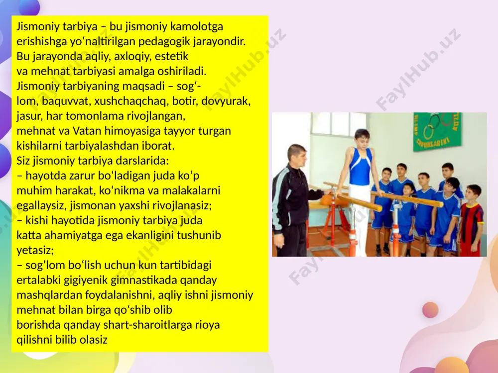 yorlov qismi darsning tayyorlov qismi shunday o'tka/.ilishi kerak:— darsga qo'yilgan ma’lum vazifalarni ongli bajarishlariuchun o'quvchilarni uyushtirish va ruhan tayyorlikni vujudgakeltirish zarur; — o'quvchilarni muayyan mashqlarni o'zlashtirib olishgatayyorlash (o'yinli, yengil atletikali); — o'quvchilar organizmini ko'proq jadalli, shiddatli,murakkab mashqlarni bajarishga funksional tayyorlash;— qomatning shakllanishiga yordam berish, chaqqonliknitarbiyalash, harakatni boshqara bilishlik.demak, tayyorlov qism darsning umumiy vazifalarini haletish u ch u n b o g 'liq b o 'lg a n eng yaxshi sha roit bilanta ’minlash vazifalarini hal etadi va bir vaqtning o'zida,nisbatan mustaqil ta’lim va sog'lomlashtirish ahamiyatiga egabo'ladi.dars guruhning umumiy sarflanishi va navbatchi o'quvchiningdars boshlanishga tayyor ekanligi haqidagi raporti bilan boshlanadi. ammo birinchi bor raport bilan tanishtirganda,uning tarbiyaviy ahamiyatini ko'zda tutib, qat’iyroq talab etishzarur.salomlashgandan so'ng navbatchi safning o'ng qanotiga turadi. bu har bir o'quvchiga yiliga ikki marotabadan safnisaq la sh im k o n in i b e rad i. sa f m a sh q la r in i o 'rg …