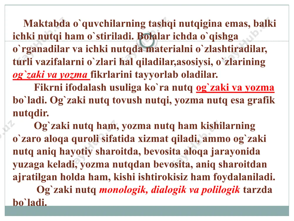 tayyorlanish va uni tahlil qilishga bog`liq holda o`tkaziladigan leksik mashqlar. so`zlarning ma’nosini tushuntirish o`quvchilar lug`atini boyitadi, nutqini o`stiradi. so`zning ma’nosini tushuntirish juda kam vaqt olishi va darsning asosiy mavzusidan o`quvchilar diqqatini chalg`itmasligi kerak. ona tili darslarida so`zlarni tushuntirishning quyidagi usullaridan foydalaniladi: 1. so`zlarni gap asosida tushuntirish: kater to`lqinda chayqalib boradi. 2. so`zning ma’nosini lug`atdan topish yoki kitoblarda matn tagida berilgan izohlardan foydalanib tushuntirilsh. 3. so`z ma’nosini shu so`zning sinonimi yordamida tushuntirish: sabo-shabada, diyor-vatan, samo-osmon. 4. tanish bo`lmagan so`z bilan ifodalangan tushunchani tanish bo`lgan so`z bilan ifodalangan tushunchaga taqqoslash orqali tushuntirish: loqayd-faol, merov-ziyrak. 5. so`zni o`ziga yaqin tushuncha bilan, ya'ni boshqacha ifoda etish bilan tushuntirish: mutaxassis-biror hunar egasi kabi. 6. so`zni predmetning asosiy belgisini izohlash orqali tushuntirish: yantoq-suvsiz joyda o`sadigan, ninasimon tikanli o`simlik. akula - okeanlarda yashovchi katta yirtqich hayvon. 7. axloqiy, mavhum tushunchalarni ifoda etuvchi so`zlarning ma’nosini misollar yordamida tushuntirish: qahramonlik so`zining ma’nosi hikoya qahramoni to`ychi eryigitovning ko`rsatgan ajoyib mardligini …