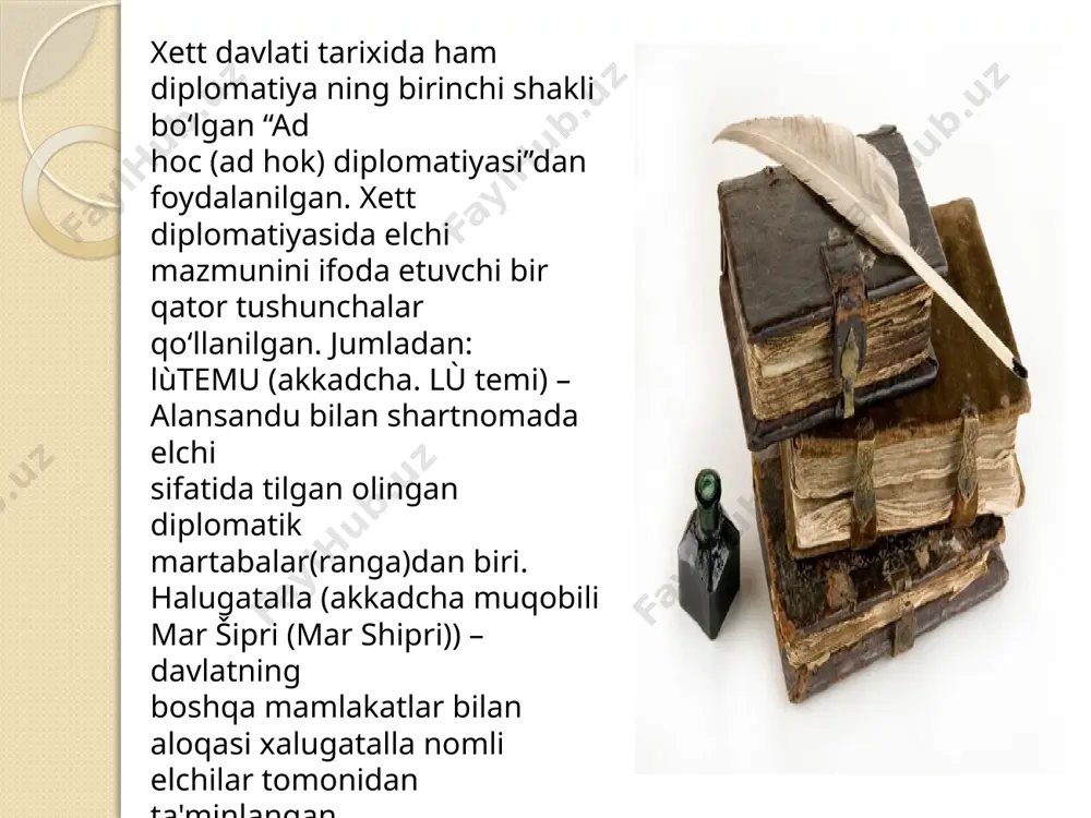 zifalari qatorida bo‘lgan. sag – lùsaglar lùkartappular kabi diplomatik aloqalarda muhim majburiyatlarni bajarganligini tadqiqotlar ko‘rsatadi. lùsag kotiblik, ish boshqarish yoki lùkartappu kabilarning majburiyatlariga mos keladigan bir vazifani bajargan. xettcha mixxatli matnlarda palla ismli bir shaxsning lùsag, kotib va lùkartappu unvonlarning har uchalasi bilan birga kelganligini uchratish mumkin. xuddi shunga o‘xshash shaklda mashhur anuvanzaning lùsag, kotib va nerikning sohibi sifatida tavsiflangan. dumu.lugal – akkadcha mar sh(š)arrining muqobili sifatida ko‘rsatilib, “podsho o‘g‘li, valiahd, shahzoda” ma’nosini beradi. akkadchasi mar sh(š)arri bo‘lgan so‘zning xettchasi noma’lum. garchi mar sh(š)arrilarning bir qismi xett hukmdorlari xonadoni vakillari bo‘lishsada, lekin mixxatli xettcha matnlarda podsholik oilasiga mansub bo‘lmagan kishilarga ham ushbu vazifa yuklanganligini keltiriladi. markaziy boshqarma tomonidan mar sh(š)arri diplomatik va ma’muriy vakolatlar bilan suriya mintaqasiga yuborilgan. xett podsholari va ularning vassallari o‘rtasida elchilik vazifasini bajargan bu mulomizlarga ayni vaqtda boshqa vazifalar ham yuklanganligi ma’lum. mar sh(š)arri o‘zlari borgan mintaqalarda sudyalik, guvohlik va notariuslik funksiyalarni ham bajargan. borgan mintaqalarda …