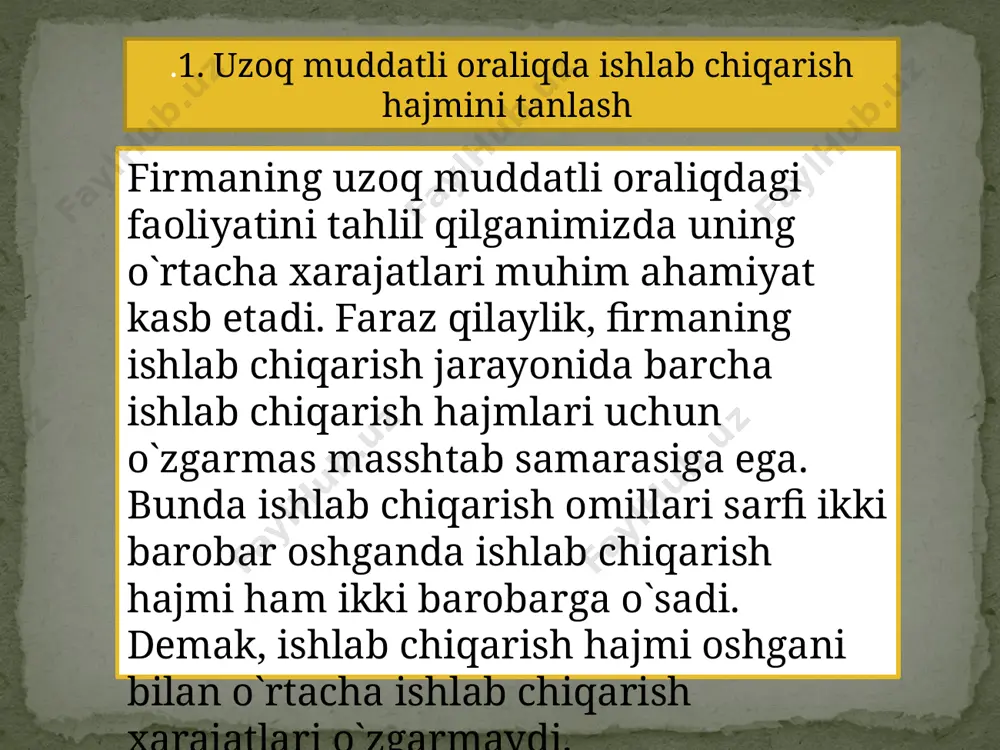 ha o`rtacha foydani) oladi. firma egasining iqtisodiy foydasi nol` degani, u o`z kapitalini boshqa sohaga qo`yganda ham shu miqdorga teng normal foydani olar edi, demak uning alternativ xarajati nolga teng. agar firma egasining alternativ xarajati noldan yuqori, ya′ni musbat bo`lsa, u o`z kapitalini ushbu tarmoqdan olib, boshqa iqtisodiy foyda beradigan tarmoqqa qo`ygan bo`lar edi. shunday qilib, raqobatlashuvchi firmaning uzoq muddatli o`rtacha xarajati narxga teng bo`lsa ham (nolga teng iqtisodiy foyda olsa ham), u o`z ishini normal foyda olgani uchun to`xtatmaydi. raqobatlashgan bozorda tarmoqqa kirish va undan chiqish erkin bo`lgani uchun va tarmoqning o`zi ham raqobatlashuvchi bo`lgani uchun firmalarning iqtisodiy foydasi nolga yaqinlashish tendensiyasiga ega. 2. tarmoqning muvozanat holati va tarmoq taklifi uzoq muddatli oraliqda raqobatlashuvchi firmaning ishlab chiqarish hajmini tanlash uzoq muddatli oraliqda tarmoqnig tipik vakili bo`lgan firma o`z foydasini shunday ishlab chiqarish hajmida maksimallashtiradiki, bu hajmda uzoq muddatli chekli xarajat mahsulot narxiga teng bo`lsa: lmc = pe = mr …