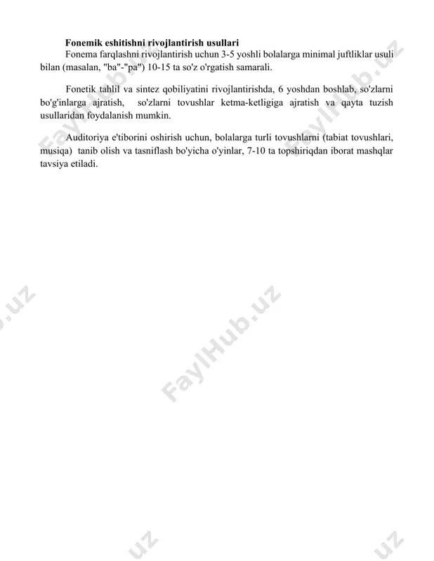 a'sir ko'rsatishi mumkin. fonemik eshitishni rivojlantirish usullari fonema farqlashni rivojlantirish uchun 3-5 yoshli bolalarga minimal juftliklar usuli bilan (masalan, "ba"-"pa") 10-15 ta so'z o'rgatish samarali. fonetik tahlil va sintez qobiliyatini rivojlantirishda, 6 yoshdan boshlab, so'zlarni bo'g'inlarga ajratish, so'zlarni tovushlar ketma-ketligiga ajratish va qayta tuzish usullaridan foydalanish mumkin. auditoriya e'tiborini oshirish uchun, bolalarga turli tovushlarni (tabiat tovushlari, musiqa) tanib olish va tasniflash bo'yicha o'yinlar, 7-10 ta topshiriqdan iborat mashqlar tavsiya etiladi. 📌xulosa eshitish va fonematik eshitishning rivojlanishi bolaning nutqini rivojlantirishda muhim asos bo'lib, uning muvaffaqiyatli o'qish va yozishga o'rganishda katta ahamiyatga ega. erta diagnostika va korrektsion ishlar muhimdir. 📚foydalanilgan adabiyotlar 1. werker, j. f., tees, r. c. (1984). cross-language speech perception: evidence for perceptual reorganization during the first year of life. infant behavior and development, 7(1), 49-63. 2. kuhl, p. k. (2004). early language acquisition: cracking the speech code