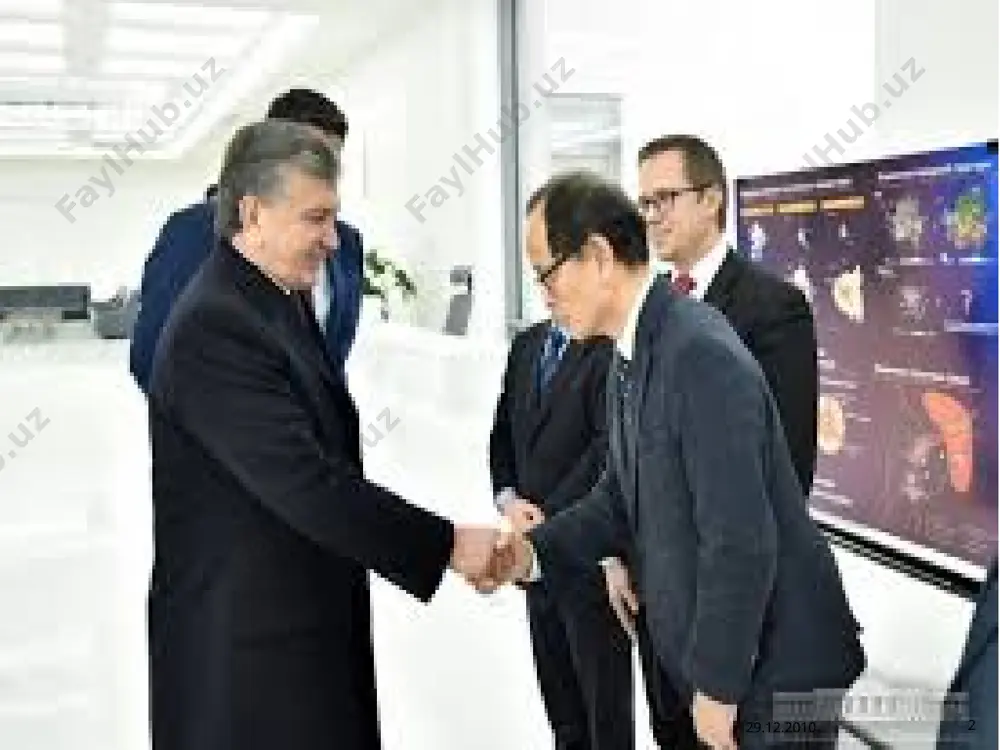an qabul qilingan bayonot jahon xalqlarini, xususan markaziy osiyo xalqlarini, turli siyosiy kuchlarni mintaqaviy xavfsizlikni mustahkamlashga, iqtisodiy va ekologik hamkorlik tizimlarini barpo etishga chaqirdi. o’zbekistonning bmt bilan hamkorligining yorqin sahifalaridan yana biri markaziy osiyo mintaqasini yadro kurolidan xoli zonaga aylantirish masalasida o’z ifodasini topdi. o’zbekiston prezidenti islom karimov bmt bosh assambleyasining 48-sessiyasi minbaridan turib so’zlagan nutqida markaziy osiyoni yadro qurolidan xoli zonaga aylantirish g’oyasini ilgari surgan edi. o’zbekistonning bu tashabbusi xalqaro hamjamiyat tomonidan qo’llab-quvvatlandi. 1997 -yil 15-16 -sentyabr kunlari toshkentda "markaziy osiyo -yadro qurolidan xoli zona" mavzuida xalqaro konferensiya bo’lib o’tdi. uning ishida 56 davlat va 16 xalqaro tashkilotdan vakillar ishtirok etdi. ushbu masala yuzasidan markaziy osiyo mamlakatlari tashqi ishlar vazirliklarining bayonoti imzolandi. 29.12.2010 * 29.12.2010 * markaziy osiyo mintaqasining yadro qurolidan xoli zonaga aylanishi mazkur mintaqa xavfsizligini mustahkamlaydi.2000- yil oktyabr oyida toshkentda markaziy osiyoda xavfsizlik va barqarorlikni mustahkamlash, giyohvand moddalar tijorati, uyushgan jinoyatchilik va terrorizmga qarshi kurash mavzusida xalqaroo …