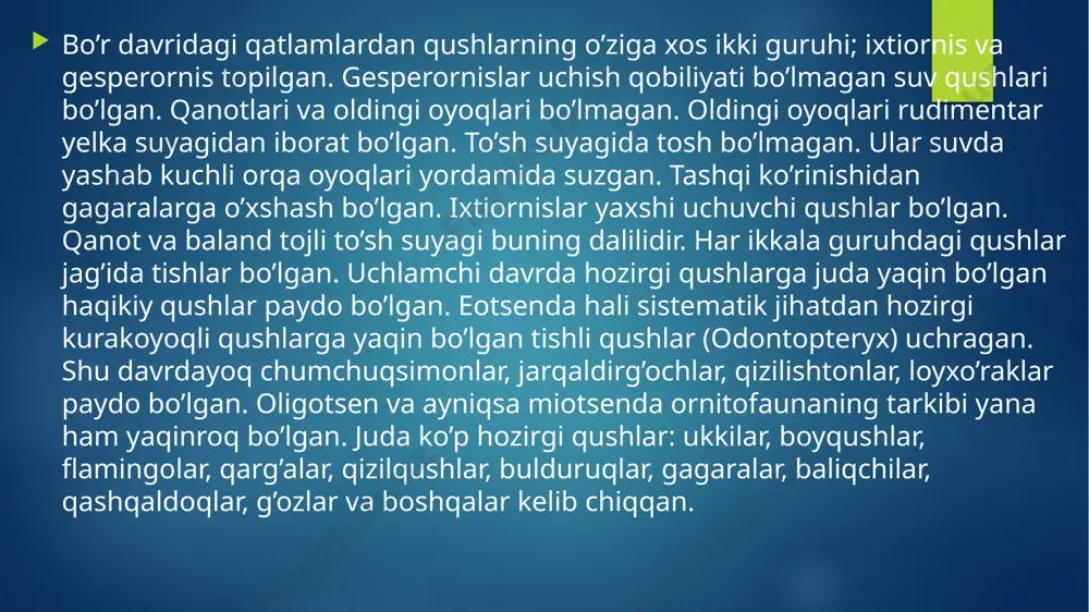 larini yog’laydi va uni xo’llanishidan saqlaydi. shu sababli bu bez suvda yashovchi qushlarda yaxshi rivojlangan. qushlar sinfining sistematikasi qushlar sinfiga 8600-9000 tagacha tur kiradi.mdh da qushlarning 800ta turi shu jumladan o’rta osiyoda 450 ta turi va o’zbekistonda 441 ta turi uchraydi. quruqlikda yashovchi umurtqali hayvonlar orasida qushlar sinfi turlarining ko’pligi jihatidan birinchi o’rinda turadi.qushlarning qazilma topilmalarini hisobga olganda ular 2ta kenja sinfga bo’linadi: 1.qadimgi qushlar yokikaltakesak dumlilar (archacornithes) kenja sinfi. 2.yelpig’ich dumlilar yoki haqiqiy qushlar (neornithes orniturae) kenja sinfi. qadimgi qushlar yoki kaltakesak dumlilar kenja sinfiga yura davrida yashagan arxeopteriks kiradi.arxeopteriks qushlar sinfining qazilma holda topilgan eng qadimgi vakillaridan biri hisoblanadi.bu qushning pat tamg’asi birinchi marta 1860-yilda bavariyadagi zolengofenga yaqin yerda yura davrining ustki qatlmidan topilgan. ikkinchi marta 1861-yilda shu yerning yura qatlamidan arxeopteriksning pat izi va skelet qoldiqlari topilgan.arxeopteriks 1861-yilda topilgan qoldig’i hozirda britaniya muzeyida saqlanadi. yelpig’ich dumlilar yoki haqiqiy qushlar kenja sinfi hozir yashab turgan barcha qushlar shuningdek …