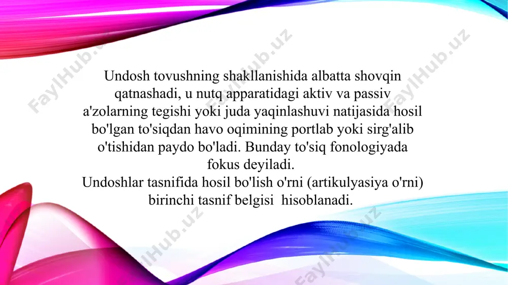 irg'a - qovurg'a, sabil — savil, qurbaqa - qurvaqa, ko 'ra ber - ko 'raver kabi. so'z boshida kelgan b tovushi ayrim shevalarda talaffuz paytida m tovushiga o'tadi: murch > burch (garmdori - xorazm shevasida). tarixan b va /11 tovushlarining almashinuvi turkiy tillarda kuzatiladi: ben - men, bunga - munga va h. v tovushi - lab-lab va lab-tish, sirg'aluvchi, jarangli undosh tovush. so'zning boshida (vazifa, vafo), o'rtasida (sovun, lavlagi, taqvim) va oxirida (o 'tov, birov) kela oladi. sof o'zbekcha so'zlarda bu tovush so'z boshida deyarli qo'llanmaydi. m tovushi - lab-lab,'portlovchi-sirg'aluvchi, burun, sonor, jarangli undosh tovush bo'lib, so'zning boshida (mehr, mo'ylov, mulk), o'rtasida (omon, umr) va oxirida (torn, bodom, qadam) kela oladi. p tovushi - lab-lab, sof portlovchi, jarangsiz undosh tovush bo'lib, so'zning boshida (pilla, po'choq, parda), o'rtasida (opa, qipiq, to'piq) va oxirida (cho'p, top, sop) kela oladi. ko'p bo'g'inli so'zlarning oxirida bu tovush deyarli uchramaydi. f tovushi - lab-tish, sirg'aluvchi, …