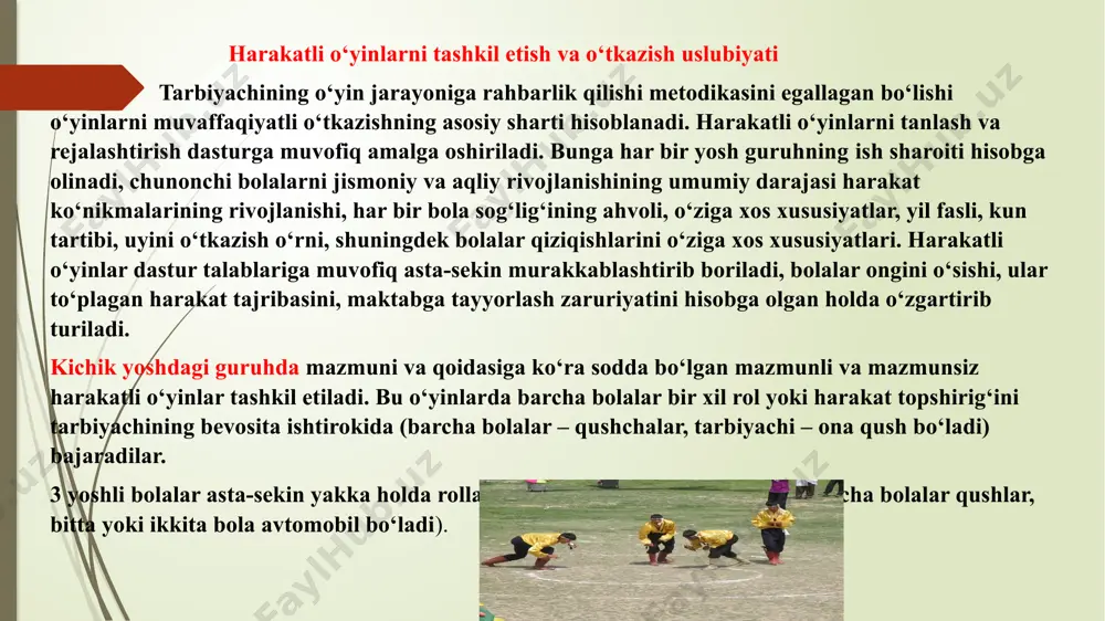 o‘ynaydilar. bularning hammasi chaqqonlik, tezkorlik, chidamlilikni rivojlanishi, harakat ko‘nikmalrining takomillashuviga, axloqiy-irodaviy sifatlarni tarbiyalashga yordam beradi. bolalarni yangi o‘yin bilan tanishtirish.uning mazmuni va qoidalarini tushuntirishi tarbiyachidan puxta tayyorgarligini talab etadi. ayrim o‘yinlarning mazmuni oldindan bo‘ladigan suhbatlar asosida bolalarni bilimlarini oydinlashtirish mumkin. ularning tasavvurlari aniqlashadi, o‘yin obrazlarga nisbatan munosabat tarkib topadi, asosiy xayol o‘sadi. o‘yinlarni tushuntirish ularning turlariga ko‘ra har-xil o‘tishi mumkin, biroq bu tadbir doimo emotsional jihatdan qiziqarli, bolalarni quvnoq o‘yin faoliyatiga tayyorlaydigan, o‘yinni tezroq boshlash istagina tug‘diradigan va o‘yin topshiriqlarini ishtiyoq bilan bajarishga undaydigan bo‘lishi kerak. mazmunsiz o‘yinni tushuntirish qisqa, aniq va ifodali ohangda bo‘lishi lozim. tarbiyachi o‘yin harakat izchilligini tushuntiradi, bolalar va o‘yin atributlarining joylashish o‘rni (kichik va o‘rta guruhda buyumlarni mo‘ljallab, katta guruhlarda esa mo‘ljalga olmay ko‘rsatadi) fazo iborasidan foydalangan holda ko‘rsatadi va qoidalarni aniqlashtiradi. shundan so‘ng tarbiyachi bolalarga bir necha savollar beradi. o‘yinni qoidasi bolalarga tushunarli bo‘lsagina o‘yin quvnoqlik va uyushqoqlik bilan bilan o‘tadi. musobaqa elementlari mavjud …