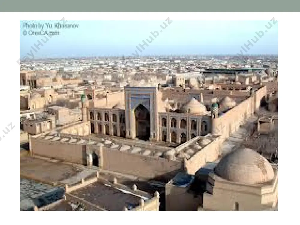 sug`oriladigan yerlarni paxta maydonlariga bo`shatib berildi. paxtani hosili 1960 yilda 2,8 mln tonnaga, 1970 yilda 4,5 mln tonnaga, 1980 yilda 6,2 mln tonnaga yetdi, yoki 1980 yilda 1930 yilga nisbatan paxta hosili 12 barobar oshdi. paxta ekiladigan maydonlar esa 1 mln. ga dan ortdi. 1946-1965 yillarda qariyb 600 ming ga, 1966-1985 yillarda 1800 ming ga yangi yer o`zlashtirildi. respublikada paxta monokulturasi tarkib topdi. paxta maydonlarining salmog`i ilmiy asoslangan me`yorga ko`ra 60 foizgacha bo`lgani holda 1980 yilda respublikada o`rtacha 75 foizga yetdi. sabzavot va donli ekin maydonlari keskin qisqarib ketdi. paxta yakkahokimligining kuchayishi respublikada oziq-ovqat, ekologiya va ijtimoiy muammolarni keskinlashtirdi. amudaryo va sirdaryo havzasidan ko`plab suvlarni olinishi “orol muammosi”ni keltirib chiqardi. xx asr 80-yillarining o`rtalaridan o`zbekiston iqtisodiyotining yangi taraqqiyot davri boshlandi. ammo, respublika xo`jaligi birmuncha yutuqlarga erishgan bo`lsada, u sobiq ittifoqning asosan xom ashyoga ixtisoslashgan, ko`plab arzon paxta, ipak, qorako`l teri va boshqa mahsulotlar yetkazib beruvchi o`lkasi bo`lib qolaverdi. chunki, respublika …
