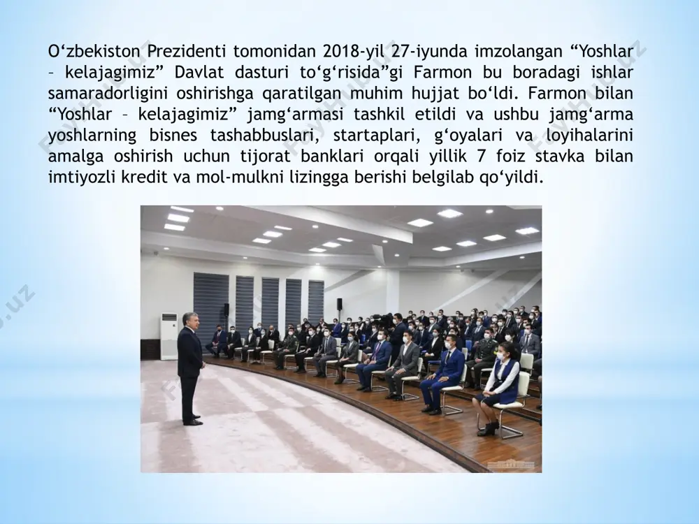 ekanligi buning yaqqol qiyosidur. yoshlarda kitobxonlik ko‘nikmalarini mustahkamlash maqsadida, yangi tashabbus doirasida qoraqalpog‘iston respublikasi va barcha viloyatlarga 1 million nusxadan kam bo‘lmagan miqdorda kitoblar yetkazib berildi. shuning barobarida, har bir shahar va tuman markazida bittadan namunali kitob do‘koni tashkil etiladi, ko‘chma kitob pavilyonlari joylashtirilib, “bibliobus”lar orqali qishloq va ovullar aholisiga kutubxona xizmatlari ko‘rsatib boriladi. umuman, yoshlarning ta’lim olishi, kasb-hunar egallashi, yetuk insonlar bo‘lib ulg‘ayishi yo‘lida zamonaviy, ilg‘or-innovatsion shart-sharoitlarni yaratib berish uchun o‘zbekiston bor kuch va imkoniyatlarini ishga solmoqda. chunki yosh avlodni har tomonlama qo‘llab-quvvatlash, ma’naviy yetuk, jismonan sog‘lom, vatanparvar va fidoyi etib tarbiyalash, huquq hamda manfaatlarini himoya qilishga e’tibor qancha kuchaytirilsa, unung samarasi ham shuncha yuqori bo‘ladi. shu bois o‘zbekiston jamiyatning faol qatlami sifatida e’tirof etiluvchi yoshlar qatlamiga “muammo” deb emas, balki yurt ravnaqini ta’minlovchi katta kuch, davlatning strategik resursi sifatida qaramoqda. natijada bugun yuksak bilimli, zamonaviy fikrlaydigan, qat’iy pozitsiyaga ega yoshlar mamlakatning ertangi taraqqiyotida tobora hal qiluvchi kuchga aylanib …