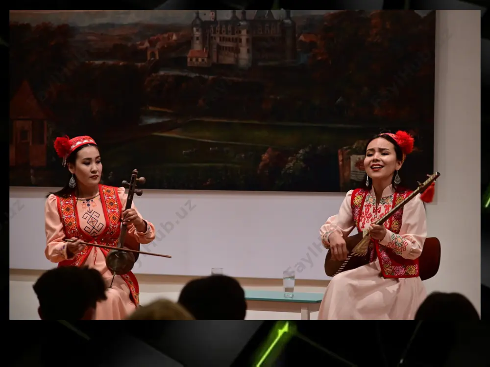 di, ayniqsa, ona tillarida, chunki ilgari italyan tilida bo'lgan. bu davrning eng ko'zga ko'ringan musiqachilari orasida yozef gaydn, volfgang amadey motsart va lyudvig van betxovenlar ham bor. sharqda esa, xusuxan, o‘rta osiyoda (o‘zbek tojik musiqa madaniyatida)shashmaqom san‘ati bunyod etildi. fanda «uyg‘onish davri» deb nomlangan davr g‘arbiy va markaziy yevropadagi mamlakatlarda xiv–xvi asrlardagi rivojlanishning o‘ziga xos xususiyatlarini ifodalash uchun ishlatilgan. birinchi marta «uyg‘onish» atamasini xvi asr italyan rassomi va tarixchisi j. vazari o‘z asarlarida qo‘llaydi.2 lekin bu atama xiv–xvi asr ijtimoiy–iqtisodiy rivojlanish mohiyatini ochib bermasdan, ko‘proq 4ata4 davr merosini, ya‘ni, 4ata4 madaniyatga o‘xshash madaniyatning qaytadan «tirilishi», «uyg‘onishi» va «jonlanishi» ma‘nosida ishlatila boshlandi. keyinchalik bu atama fanda keng qo‘llanildi. shu ma‘noda ko‘pchilik tadqiqotchilar ix–xii asrlar o‘rta osiyo xalqlari tarixida madaniyatning rivojlanishiga xos xususiyatlarini ham «uyg‘onish» davri deb atalishi yuqorida qayd qilinganidek, shartlidir deb hisoblaydilar. haqiqatda xv–xvii asrlarda yevropa mamlakatlarida birin–ketin madaniy yuksalish ko‘zga tashlanadi. uygʻonish davrida hayot butunlay oʻzgargan. savdo, sanoat va …