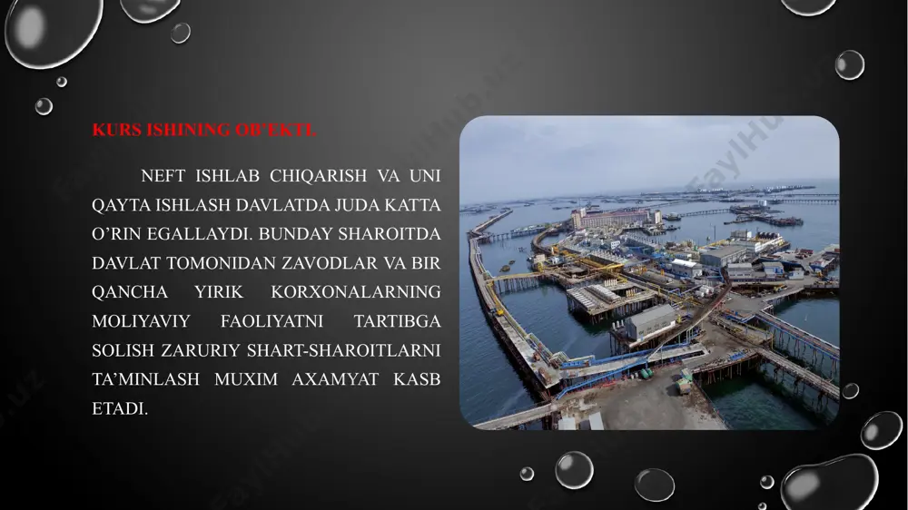 vchanligi, dielektrik o'tkazuvchanlik va boshqalar bo'lishi mumkin. ushbu mezonlarga asoslangan usullar suv molekulalari va moylash muhitining qo'shimchasiz kimyoviy o'zaro ta'siriga bog'liq. shu sababli, funktsiyaning shaklini oldindan hisoblash mu mkin emas va matematik bog'liqliklar odatda eksperimental ma'lumotlardan topildi. neftni qayta ishlash zavodlariga keladigan neftlardagi suvning katta qismi 2-5mkm diametrdagi suv tomchilaridan hosil bo’lgan emulsiya ko’rinishida bo’ladi.neftli muhitdan tomchi yuzasiga smolasimon moddalar, asfaltenlar, organik kislotalar va ularni neftda erigan tuzlari adsorbsiyalanadi. shuningdek, qiyin suyuqlanadigan parafinlarni yuqori dispers zarralari neftga aralashgan bo’ladi. vaqt o’tishi bilan adsorbsiya qavati qalinlashib, uning mexanik mustahkamligi ortadi va emulsiya susayishi kuzatiladi. bu xolatni oldini olish maqsadida ko’pgina konlarda neftga deemulgator qo’shiladi. deemulgatorlardan neftni suvsizlantirishni termokimyoviy va elektrokimyoviy usullarida foydalaniladi. deemulgatorlar sarfi har bir tonna neft uchun 0,002 -0,005 % (massa) oralig’ida bo’ladi. neft tarkibidagi suvni aniqlash, petrol kimyoviy tahlili kabi xususiyatlar talab qiladi. bu tahlilning maqsadi, neftda uchraydigan turli elementlar va kimyoviy ularning kontsentratsiyasini aniqlashdir. natijada, neft tarkibidagi …