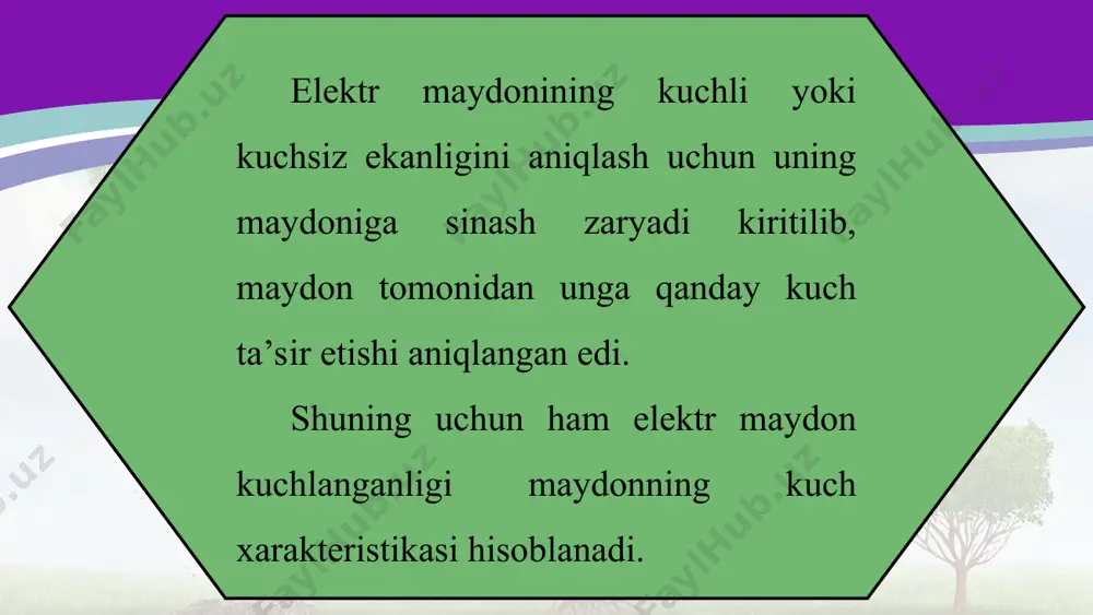 rafi ga volt (v) deb ataladi. ga teng. ta’rifga ko‘ra 1c zaryadni elektr maydonning bir nuqtasidan ikkinchi nuqtasiga ko‘chirishda elektr maydoni 1 j ish bajaradigan nuqtalar potensiallarining ayirmasi 1 v ga teng bo‘ladi. nuqtaviy zaryaddan bir xil uzoqlikda joylashgan nuqtalarning potensiallari teng bo‘ladi. agar ushbu nuqtalar birlashtirilib chiqilsa, hosil bo‘lgan sirt ekvipotensial sirt deyiladi. nuqtaviy zaryadning ekvipotensial sirti zaryad atrofida konsentrik aylanalar shaklida joylashadi (7.8- rasm). maydon kuch chiziqlari ekvipotensial sirtga doimo perpendikulyar bo‘ladi. elektr maydon kuchlanganligi va potensiallar ayirmasi orasida quyidagi munosabat mavjud: masala yechish namunasi havoda turgan 5 sm radiusli metall sferaga 30 nc zaryad berildi. zaryadlangan sfera markazidan 2 sm, sfera sirtida va sfera sirtidan 5 sm uzoqlikdagi nuqtadagi maydon potensiali topilsin.