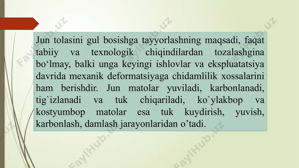 tolasi qurilmasida uni gul bosishga tayyorlash jarayonlarida qator fizik va kimyoviy o’zgarishlar sodir bo’ladi. yuvishda ishlatiladigan natriy karbonat va sovun gidrolizi natijasida hosil bo‟ladigan natriy ishqori ta'sirida tolaning bo’kishi, yo’ldosh moddalarni yuvish suvlariga o‟tish bilan bir qatorda jun keratini makromolekulalari orasidagi ionli bog`lanishlar bilan bir qatorda qisman -s-s- sistin bog`lanishlar ham parchalanishi mumkin. jun tolasi kislotalar ta'siriga chidamli bo‟lgani sababli, karbonlash sharoitida (70% h2so4, 110-1150c, 5 daq) unda sezilarli salbiy ta'siri molekulalararo ionli bog`lanishlarni uzilishi bilan boshlanib, so‟ng keratin makromolekulasidagi peptid bog`lanishlarni gidrolizi bilan yakunlanadi. shu sababli karbonlash jarayonidan so‟ng jun tolasi kislotadan to‟liq tozalanishi lozim bo‟ladi. ipak tolalariga ishlov berish butun dunyoda 50 ming t. xom ipak ishlab chiqariladi, shuning 70%i xitoy va yaponiyada, 30% esa qolgan mamlakatlarda (koreya, hindiston, braziliya, o’zbekiston va boshqalarda) tayyorlanadi. gul bosilgan va bo’yalgan ipak matolarga talab katta, sababi ularning tashqi ko’rinishi chiroyli, gigienik va ekspluatatsion xossalari yuqoridir. qaynatish jarayonini takomillashtirishni shunday sharoitlar yaratish …
