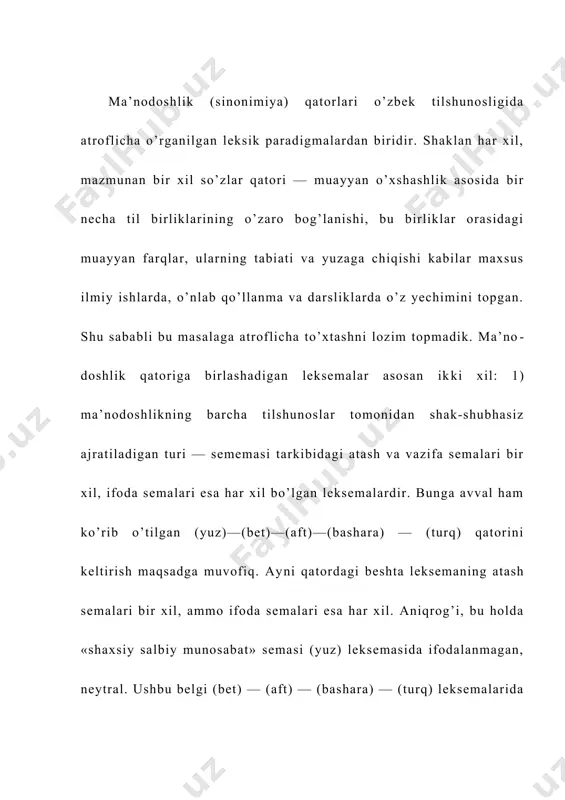 .) orazingni, ey dildor, bog’ aro namoyon qil. (muqimiy.) (yurak) — (qalb) — (dil) — (ko’ngil) — (siyna) shakldoshlik qatori ham leksemalar tarkibidagi ifoda semalari asosida tuzilgan. ma’nodoshlik munosabatlarini to’liq va atroflicha tadqiq qilish, o’zbek tili leksemalari sememasi tar​kibidagi ifoda semalarni (ingerent konnotatsiya semalarini) o’rganish imkoniyatini turdiradigan muhim omildir. bunday semalar qatoridan, jumladan, quyidagilar o’rin oladi: 1) ijobiy baho yoki salbiy baho yoki munosabat semalari; 2) leksemaning qo’llanish doirasini belgilovchi se​malar («so’zlashuv nutqiga xos», «kitobiylik», ko’tarinkilik», «g’ayri oddiylik», «nazmga xoslik», «ma’lum bir toifa nutqiga xoslik (argo, jargon)», «shevaga xoslik» va b.); 3) leksemaning davrga munosabatini ifodalovchi semalar («eskirganlik», «yangilik», «o’ta zamonaviylik», va h. k.) ma’nodoshlik qatorlarini mufassal tekshirysh shubhasiz yangi-yangi ifoda semalarini aniqlashga imkon beradi. ma’nodoshlik qatorlarining umumiy xususiyatlaridan diqqatga sazovori shuki, bu qatorlar, albatta, bitta bosh leksema (dominanta) atrofida birlashadi. bosh leksemaning xususiyati shundaki, bu leksemaning sememasi tarkibidagi ifoda semalari ma’nodoshlik qatorida belgilangan, oydinlashtirilgan ifoda semalariga nisbatan befarq (neyt​ral) …