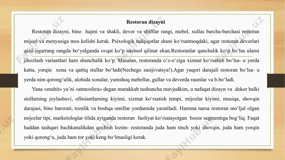 hda «qanchalik qimmat bo‘lsa, shunchalik servis ko‘p bo‘lishi kerak» degan prinsipga rioya qilish zarur. dunyoda restoran servislarining quyidagi turlarini ajratishadi: buffet (shved stoli)- mijoz o‘z idishiga o‘zi ovqat soladi. bunda bir necha variantlar mavjud: taom katta la’lilarda yoki isitiladigan poddonlarga joylashgan; oshpaz mijozga go‘sht kesib beradi; oshpaz turgan stolga mijozlar navbat kutib turibdilar va b. plate service ( amerikacha ham deyiladi)- ofitsiantlar mijozning chap tomonidan turib uning tarelkasiga taomni qo‘yadilar, bo‘sh tarelkalarni esa mijozning o‘ng tomonidan oladilar. family service (oilaviy) —taom stol o‘rtasida turibdi va har bir mijoz o‘z tarelkasiga o‘zi olib soladi; ba’zida stolda faqat garnirlar turadi, go‘sht(baliq) esa ofitsiantlar tomonidan tarelkaga qo‘yiladi. servisning bu turini inglizcha ham deyishadi. silver service —taom ofitsiantlar tomonidan katta idishda stolga qo‘yiladi, ushbu idishdan ofitsiant mehmonlar tarelkasiga chap tomondan porsiyalar qo‘yadi, tarelkalarni esa mehmonning o‘ng tomonidan qo‘yib chiqadi. restoran servisining ushbu turini aqsh va germaniyada ruscha, fransiyada esa fransuzcha deyishadi. gueridon service —restoran …