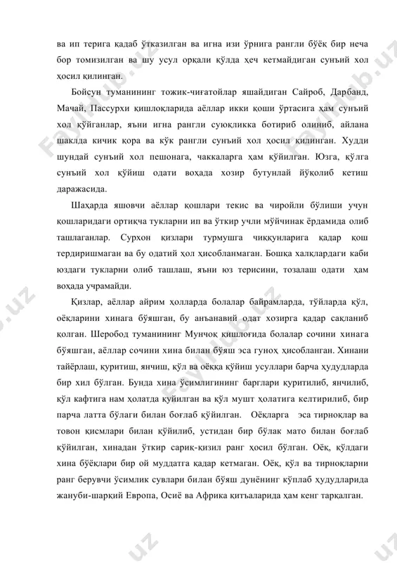 оши ўртасига ҳам сунъий хол қўйганлар, яъни игна рангли суюқликка ботириб олиниб, айлана шаклда кичик қора ва кўк рангли сунъий хол ҳосил қилинган. худди шундай сунъий хол пешонага, чаккаларга ҳам қўйилган. юзга, қўлга сунъий хол қўйиш одати воҳада хозир бутунлай йўқолиб кетиш даражасида. шаҳарда яшовчи аёллар қошлари текис ва чиройли бўлиши учун қошларидаги ортиқча тукларни ип ва ўткир учли мўйчинак ёрдамида олиб ташлаганлар. сурхон қизлари турмушга чиққунларига қадар қош тердиришмаган ва бу одатий ҳол ҳисобланмаган. бошқа халқлардаги каби юздаги тукларни олиб ташлаш, яъни юз терисини, тозалаш одати ҳам воҳада учрамайди. қизлар, аёллар айрим ҳолларда болалар байрамларда, тўйларда қўл, оёқларини хинага бўяшган, бу анъанавий одат хозирга қадар сақланиб қолган. шеробод туманининг мунчоқ қишлоғида болалар сочини хинага бўяшган, аёллар сочини хина билан бўяш эса гуноҳ ҳисобланган. хинани тайёрлаш, қуритиш, янчиш, қўл ва оёққа қўйиш усуллари барча ҳудудларда бир хил бўлган. бунда хина ўсимлигининг барглари қуритилиб, янчилиб, қўл кафтига нам ҳолатда қуйилган ва …