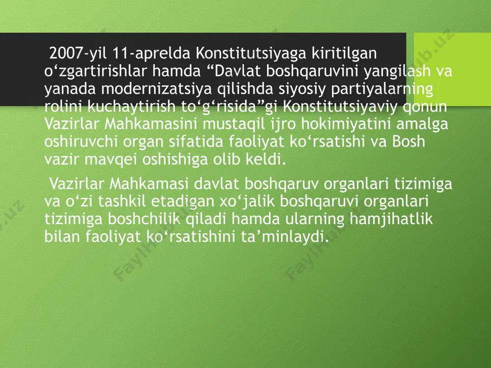 zodi o‘zbekiston respublikasi prezidenti tomonidan o‘zbekiston respublikasi oliy majlisining qonunchilik palatasidagi barcha siyosiy partiyalar fraksiyalari bilan tegishli maslahatlashuvlar o‘tkazilgandan so‘ng o‘zbekiston respublikasi oliy majlisining palatalariga ko‘rib chiqish va tasdiqlashga taqdim qilish uchun taklif etiladi. oliy majlis tomonidan bosh vazir lavozimiga nomzod ikki marta rad etilgan taqdirda o‘zbekiston respublikasi prezidenti bosh vazir vazifasini bajaruvchini tayinlaydi va o‘zbekiston respublikasi oliy majlisini tarqatib yuboradi. bosh vazir lavozimiga nomzodni rad etish konstitutsiyaga kiritilgan bu qo‘shimcha va o‘zgartirishlarning mazmunidan quyidagilar kelib chiqadi: bosh vazir nomzodi eng avvalo saylovlarda g‘olib chiqqan (ko‘p deputatlik o‘rnini olgan) siyosiy partiyaga yoki teng miqdorda o‘rinlar olgan siyosiy partiyalar tomonidan tanlanib, prezidentga oliy majlisga taqdim etish uchun tavsiya qilinadi; prezident oliy majlisga siyosiy partiya yoki siyosiy partiyalar tomonidan tavsiya qilingan nomzodlarni ko‘rib chiqish va tasdiqlash uchun o‘n kunlik muddatda taqdim etadi; oliy majlis qonunchilik palatasi va bosh vazir o‘rtasida ziddiyatlar doimiy tus olganda, bosh vazirga nisbatan belgilangan tartibda ishonchsizlik bildirish orqali …
