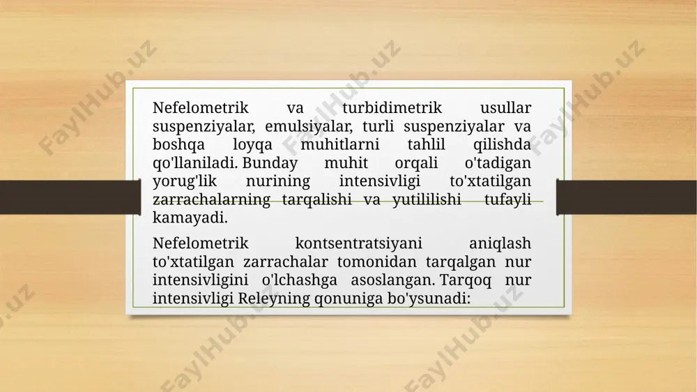 u erda kichik zarrachalar bilan tarqalish samarali bo'lmaydi. yaxshilangan yorug'lik manbalari va taqqoslash texnikasi yordamida bir nechta yo'q bo'lib ketadigan turbidimetrlar ishlab chiqilgan, ammo odamlarning xatosi aniqlik etishmasligiga olib keldi. fotodetektorlar yorug'lik intensivligining eng kichik o'zgarishiga sezgir. ular sobit hajmli namunadan o'tgan yorug'likning susayishini o'lchashda keng qo'llanila boshlandi. asboblar muayyan sharoitlarda ancha aniqlikni ta'minladilar, ammo baribir yuqori yoki o'ta past loyqalikni aniqlay olmadilar. kam tarqalish darajasi bilan, bir nuqtada o'lchangan uzatiladigan yorug'lik intensivligining o'zgarishi shunchalik kichikki, u deyarli hech narsa bilan aniqlanmaydi. odatda signal shunchaki elektron komponentlarning shovqinida yo'qolgan. yuqori konsentratsiyalarda ko'p tarqalish oddiy tarqalish bilan ta'sir o'tkazdi. muammoning echimi tushayotgan nurga burchak ostida tarqalgan nur miqdorini aniqlash va keyin burchak ostida tarqalgan nur miqdorini namunaning haqiqiy loyqalanishi bilan bog'lashdir. 90 ° burchak zarrachalarning tarqalishiga eng katta sezgirlikni beradi deb ishoniladi . ko'pgina zamonaviy asboblar 90 ° tarqalishni o'lchaydilar (2-rasm). bunday asboblar nefelometrlar yoki nefelometrik turbidimetrlar deb ataladi, ular odatdagi …