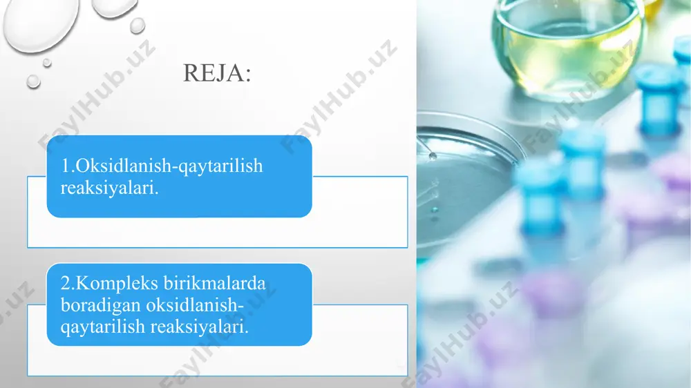 ammo, agar shunday o’lchami kichikroq bo’lgan ligandda bo’linmagan elektron juftlariga ega bo‘lsa, unda kompleks hosil bo‘lish jarayonida ular metallning bog‘lanmagan orbitallariga yaqin bo‘ladi. natijada, itarish energiyasi d-orbitallarning beqarorlashishiga olib keladi va ulardan elektronlar metallning oksidlanish darajasining mos ravishda oshishi bilan osongina yo‘qolishi mumkin. metall ionining musbat zaryadining bu ko‘payishi, o‘z navbatida, uning qutblantiruvchi kuchining oshishiga olib keladi, bu esa kuchli bog‘lanish hosil bo‘lishiga yordam beradi. shunday qilib, bunday ligandlar metallning yuqori oksidlanish darajasini barqarorlashtiradi. bunday ligandlarga f⁻ va o²⁻ kabilar kiradi. masalan, ftorid kompleksi uchun oksidlanish-qaytarilish potentsiali qiymati quyidagicha bo’ladi: [fef₆]³⁻ + 6h₂o + ē = [fe(h₂o)₆]²⁺ + 6f⁻ ᵩ = 0,40 b jumladan akvakomplekslar uchun esa bu qiymat: [fe(h₂o)₆]³⁺ + ē = [fe(h₂o)₆]²⁺ ᵩ = 0,77 b ftorid bilan yuqori oksidlanish darajalarini barqarorlashtirishga: [auf₄]⁻, [nif₆]³⁻, [ptf₆]²⁻, [mof₆]⁻, [taf₈]³⁻ kabi kompleks anionlarni ham misollar sifatida keltirish mumkin. yaxshi qabul qiluvchi ligandlar quyi oksidlanish darajalarida (hatto nol va manfiy zaryadli) metallar …