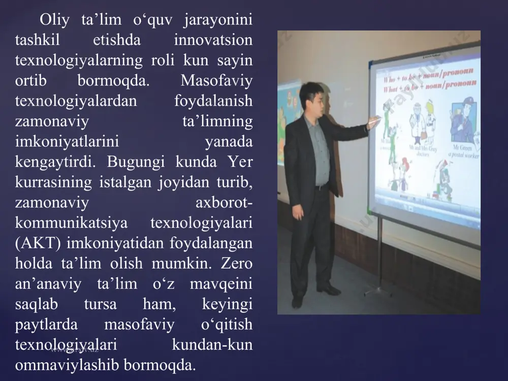 dan boshlab o‘zbekiston respublikasi barcha oliy ta’lim muassasalari (otm) o‘rtasida yagona videokonferensiya ta’lim texnologiyasi amalga oshirildi va hozirgi kunda bu borada elektron ta’limga katta e’tibor qaratilmoqda. bunda otm’larga yangi imkoniyatlar va istiqbollar ochib berish borasida rejali ishlar amalga oshirilmoqda. masalan, hududlardagi kadrlar malakasini masofadan boshqarish bunga misol bo‘la oladi. elektron yoki masofaviy ta’limning yangi bosqichida nafaqat axborot texnologiyalarini qo‘llash, balki elektron shakldagi ta’lim manbalarini bilan ta’minlashni ko‘zda tutiladi. elektron va masofaviy texnologiyalar — ta’limning axborot va kommunikatsiya texnologiyalari qo‘llangan variantlaridir. elektron ta’lim (e-learning) — avval «elektron ta’lim» atamasi kompyuter yordamida o‘qitish deb tushunilgan, biroq axborot texnologiyalari rivoji bilan bu tushuncha yanada kengaytirildi. bugungi kunda elektron ta’lim ko‘pgina ta’lim texnologiyalarini qamrab olmoqda, ularni shartli ravishda, 2 xil turga, ya’ni sinxron va asinxron turlarga bo‘lish mumkin. sinxron elektron ta’lim — masofaviy ta’lim hisoblanadi, lekin bu real vaqtda amalga oshiriladigan ta’limdir. u oddiy kunduzgi ta’limga o‘xshaydi, farqi shundaki, ishtirokchilar bir-biridan uzoq masofada bo‘ladi. …