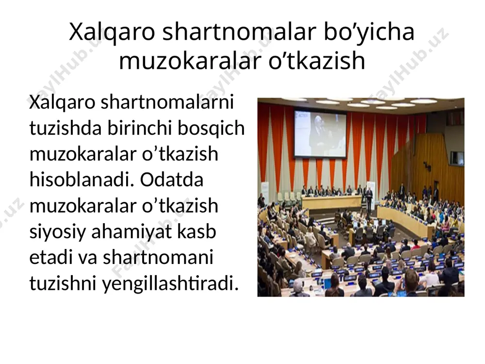 ash bo‘yicha amalga oshirilgan harakatlar tan olinmaydi. bir necha mamlakatlar tomonidan tuziladigan ko‘p tomonlama shartnomalarda esa shartnoma matnini tayyorlash va uni qabul qilish odatda bmt kabi xalqaro tashkilotlar tomonidan tashkiliy ravishda amalga oshiriladi. hozirgi kunda bmt tarkibidagi xalqaro huquq komissiyasi deb ataluvchi maxsus bo‘lim tomonidan xalqaro shartnomalarning loyihalari ishlab chiqiladi va ular bosh assambleyada bo‘ladigan umumiy yig‘ilishlarda davlat vakillari tomonidan imzolanadi. yoki bo‘lmasa, tashqi aloqalar bo‘yicha majlislarda imzolash uchun taqdim etiladi xalqaro shartnomalar matnini autentifikatsiya qilish xalqaro shartnoma matnining tekshirilishiga autentifikatsiya deb ataladi. bunda shartnomaning matni grammatik va ma’no jihatdan tekshiriladi. xalqaro shartnomalarni imzolash xalqaro shartnomaning tasdiqlanishi uchun odatda vakolatli shaxs tomonidan imzo chekilishi talab etiladi. davlatlar o‘rtasida tuziladigan ikki tomonlama shartnomalarda imzolash jarayonida ham shartnoma matnini qabul qilish ham uni tasdiqlash bir vaqtning o‘zida amalga oshiriladi. ratifikatsiya xalqaro shartnomani imzolash har doim ham u bo‘yicha majburiyat olishga berilgan rozilikni anglatmaydi. rasmiy shartnomalarda har doim imzolashdan so‘ng ratifikatsiya qilish masalasi …