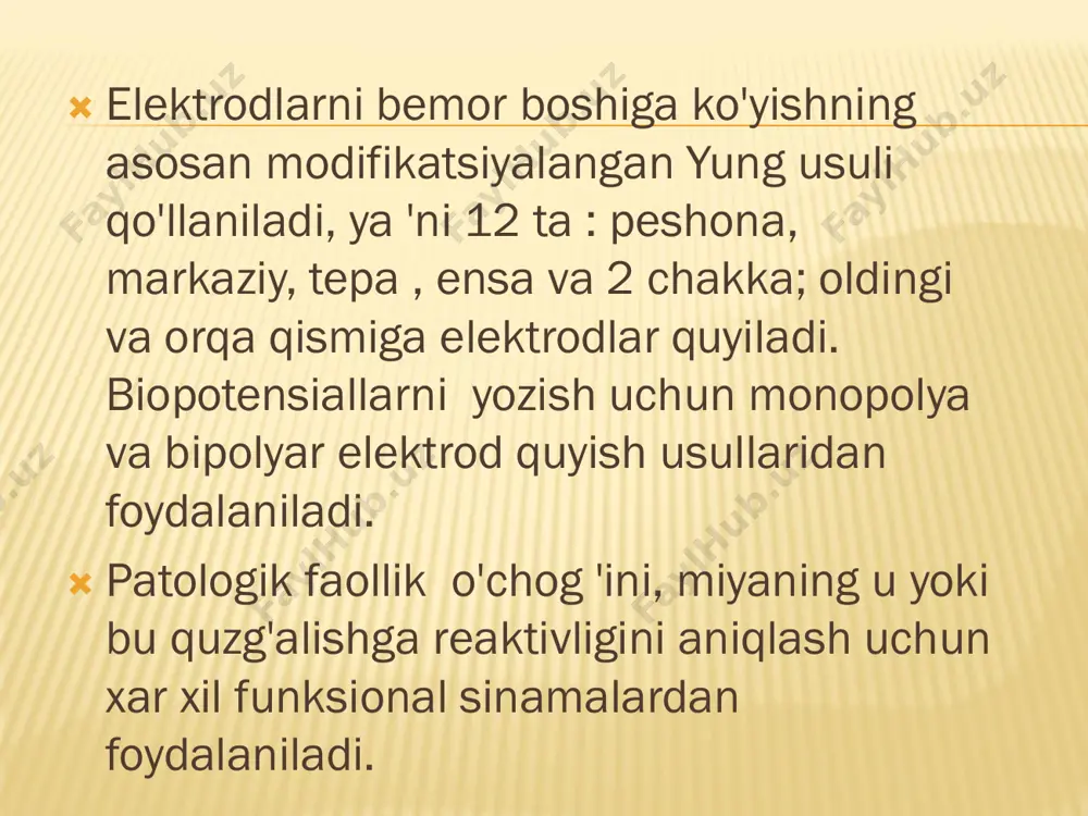 hisoblanadi. 2 mm dan oshmagan sezilarli siljishlar normadan tashqari deb qaraladi. m- exo aniq ajratilganda, turg’un jloylashganda, natijalar qaytarilgan holatlarda, kasallik klinikasi hisobga olinadi. siljish 2 mm dan oshganda miya ichi o’ smasi gumon kilinadi.siljish kattaligi o’ smaning joyiga, razmeriga va xarakteriga bog’liq.  bosh miya jarohati. exoeg usuli o’ z vaqtida sub yoki epidural gematomani aniklaydi. bosh miya gipertenziyasi rivojlanmasa bosh miya chayqalganda exoegda alohida o’ zgarishi kuzatilmaydi. bosh miya lat yeganda m-exoni 3- 5 mm ga siljishi kuzatiladi, bu siljish yaqin haftalarda regresslashadi. sub va epidural gematomalar m-exoni katta siljishlargacha 8-15 mm gacha olib keladi. miya lat yegandagi siljishdan farqli, gematomalarda siljish birinchi soatlarda ortadi, keyingi sutkalarda regresslanmaydi.  bosh miya qon tomir kasalliklari. serebrovaskulyar patologiyalarning psevdotumaroz kechadigan holatlarida exoeg tashxisiy ahamiyat kasb etadi. uyqu arteriyasi og’ir aterosklerozi yoki trombozi bor bo’ lgan keksa bemorlarda umum miya yoki mahalliy o’ choqli nevrologik simptomlarning sekin rivojlanishi ko’ pincha o’ …