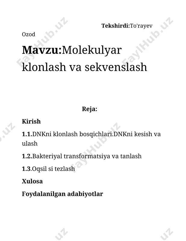 ombinant dnk molekulasini olish koʻrsatilgan. halqasimon dnkli plazmidning uchlarida tanlangan genning uchlariga mos keladigan nukleotid ketma-ketligi bor. tanlangan genli plazmid olish uchun plazmid va gen boʻlagi biriktiriladi. hosil boʻlgan tanlangan genli plazmid rekombinant dnk (yoki bir nechta manbalardan jamlangan dnk molekulasi)ga misol boʻladi. keyin rekombinant plazmid bakteriyalar ichiga yuboriladi. oʻzida plazmid saqlovchi bakteriyalar ajratib olinadi va oʻstiriladi. bakteriyalar boʻlinib koʻpaygan vaqtda plazmidlar ham replikatsiyalanadi, yangi paydo boʻlgan bakteriyalarga oʻtadi. plazmidda dnk ketma-ketligining koʻplab nusxalarini yaratishning ahamiyati nimada? baʼzi hollarda tajriba oʻtkazish yoki yangi plazmidlar olish uchun bizga juda koʻp dnk boʻlaklari kerak boʻladi. boshqa hollarda esa dnk boʻlagi kerakli oqsilni kodlaydi. biz plazmidli bakteriyalardan oqsil “fabrikasi” sifatida foydalanamiz. masalan, odam insulin geni oʻtkazilgan e. coli bakteriyasi diabet bilan ogʻrigan bemorlar uchun insulin ishlab chiqaradi. 1.1.dnkni klonlash bosqichlari dnkni klonlash juda koʻp maqsadlarda qoʻllanadi. hozir oqsil (odam insulini) sintezi uchun dnkni klonlashdan qanday foydalanilishini koʻrib chiqamiz. asosiy bosqichlar quyida keltirilgan: plazmidni …